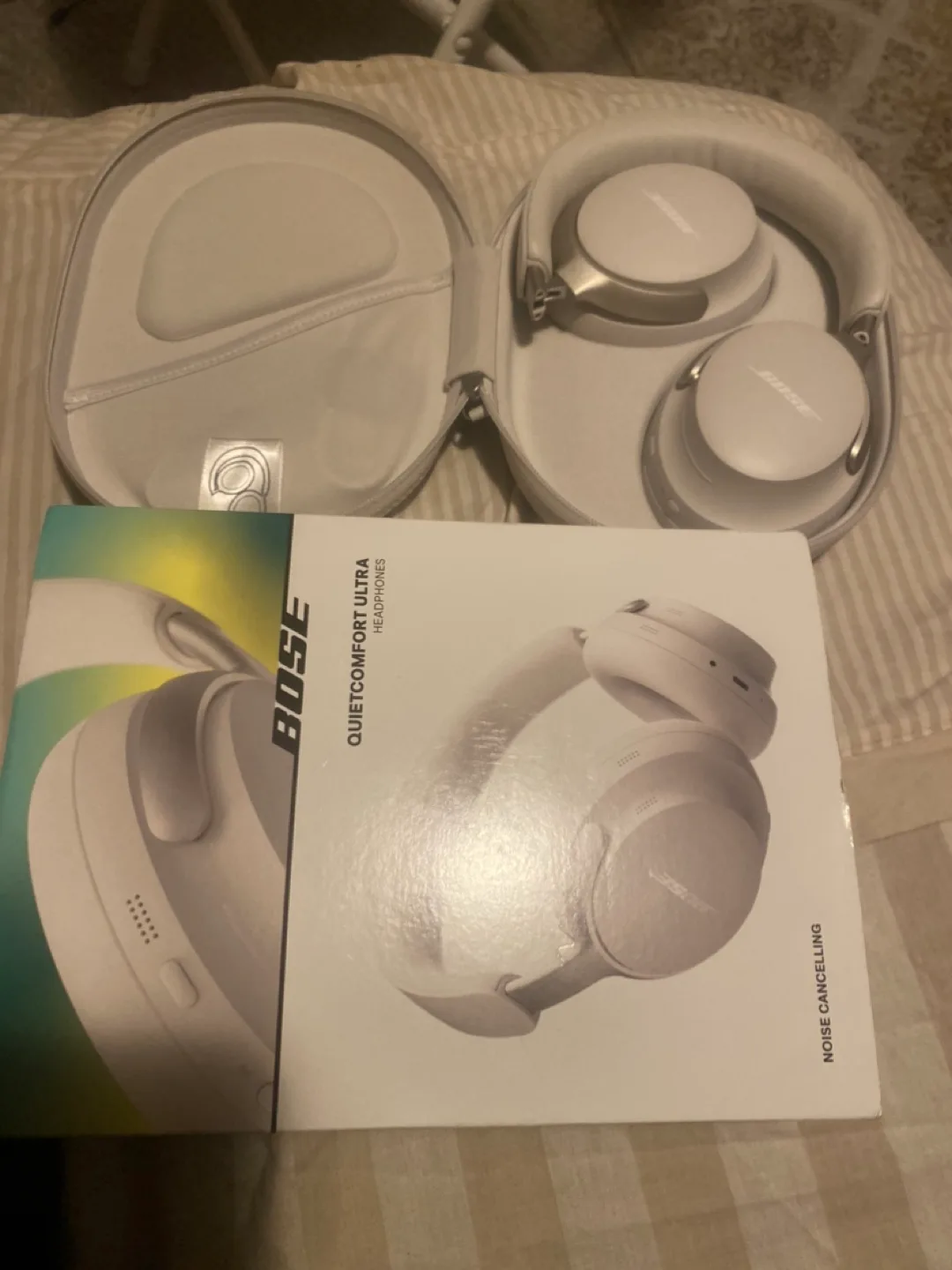 Bose QuietComfort Ultra Headphones - White thumbnail