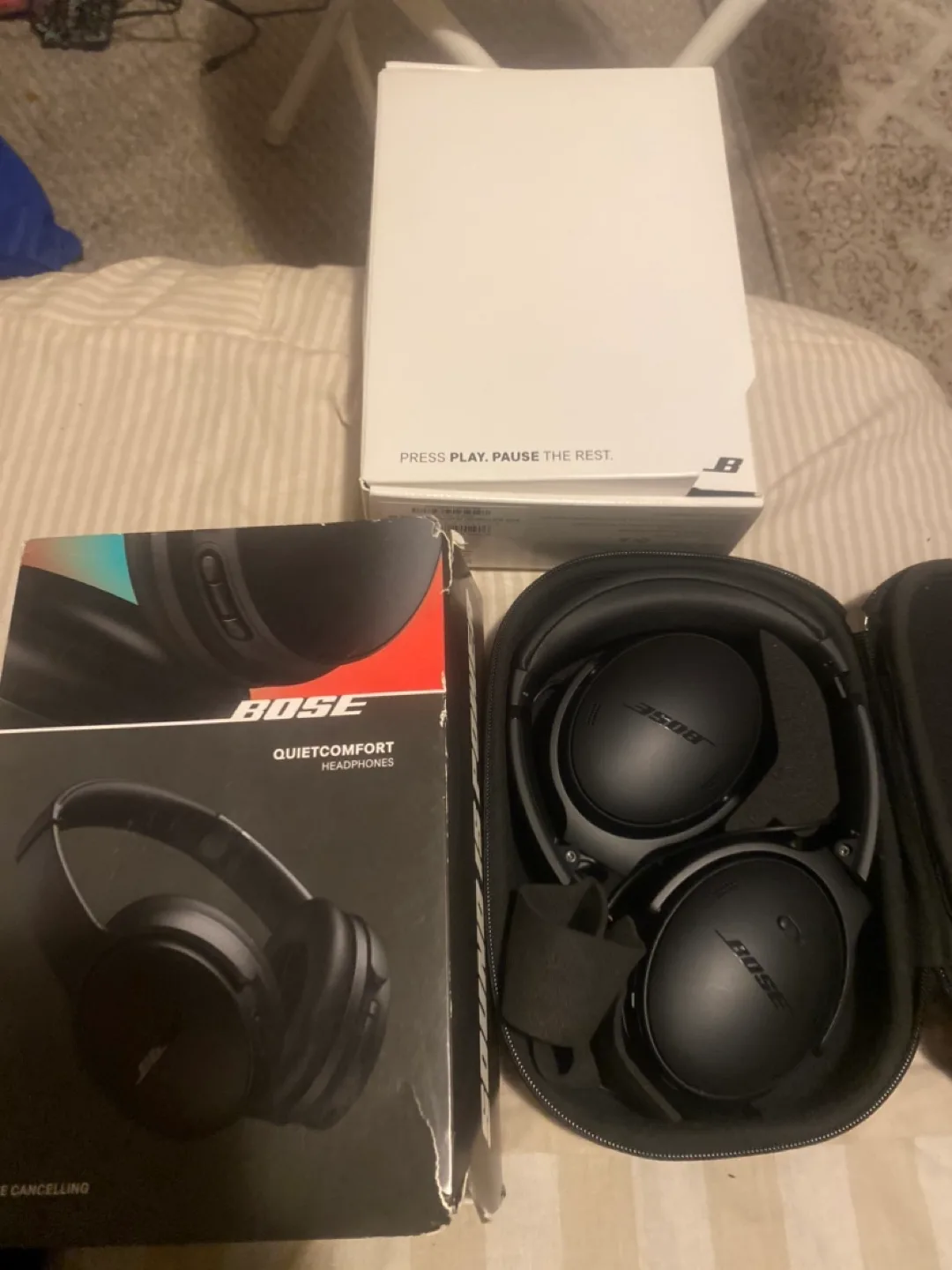 Bose QuietComfort Headphones thumbnail