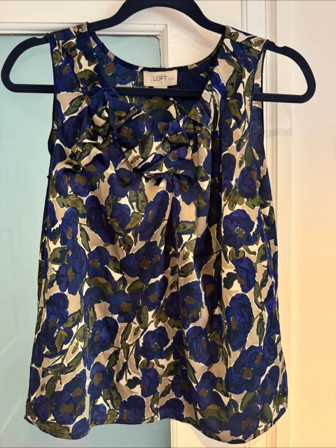 LOFT Petites Floral Sleeveless Top - Size XSP thumbnail