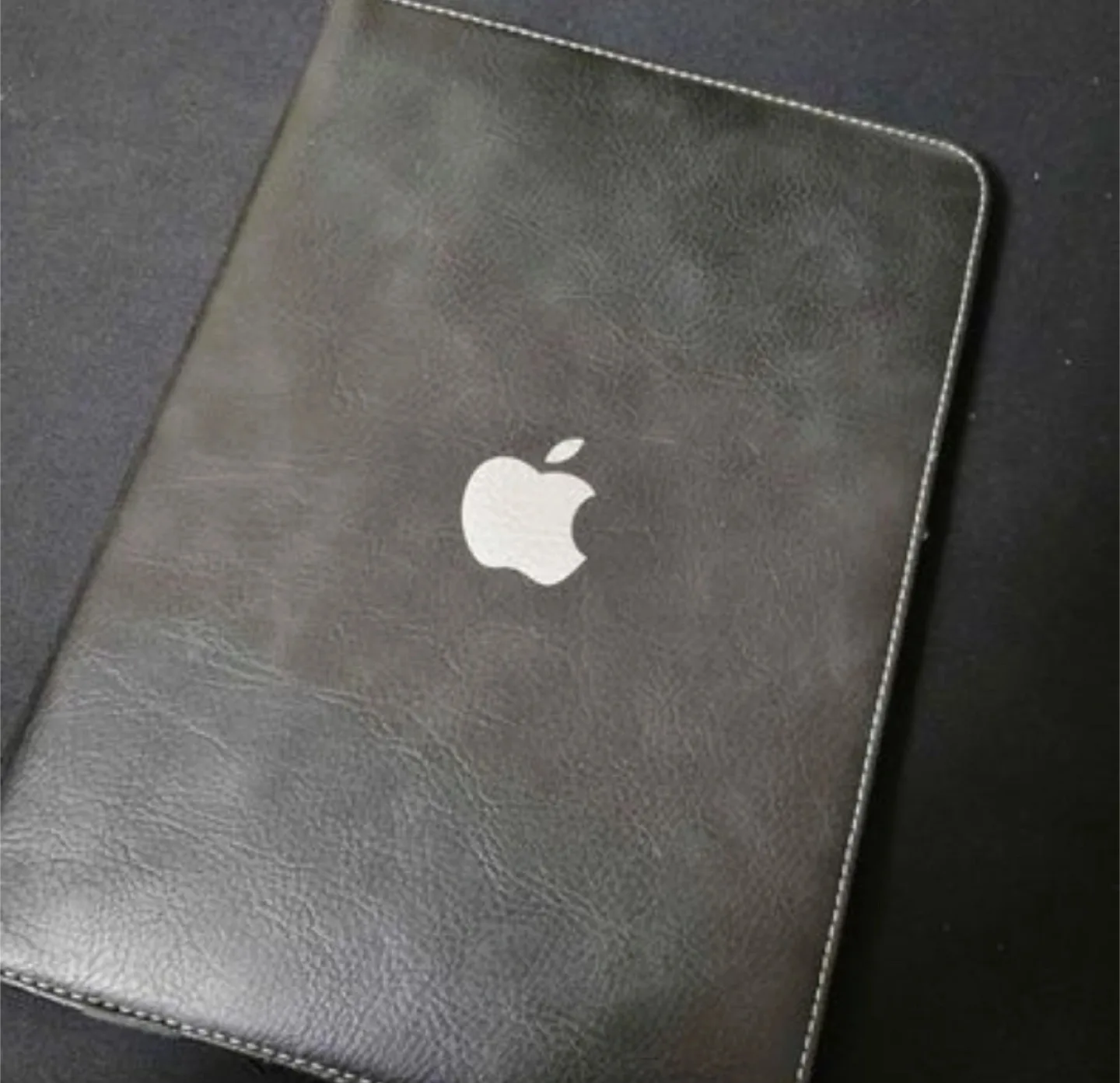 iPad Air 2 (Cracked Screen) thumbnail