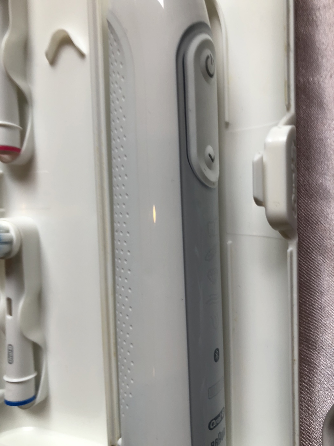 Oral-B Braun Electric Toothbrush with Extra Heads - photo 2