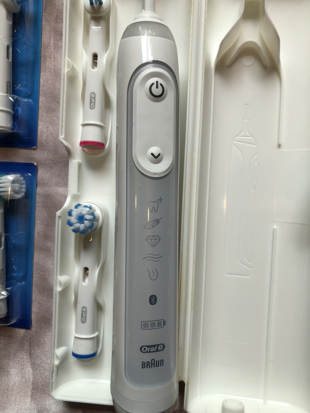 Oral-B Braun Electric Toothbrush with Extra Heads - photo 4