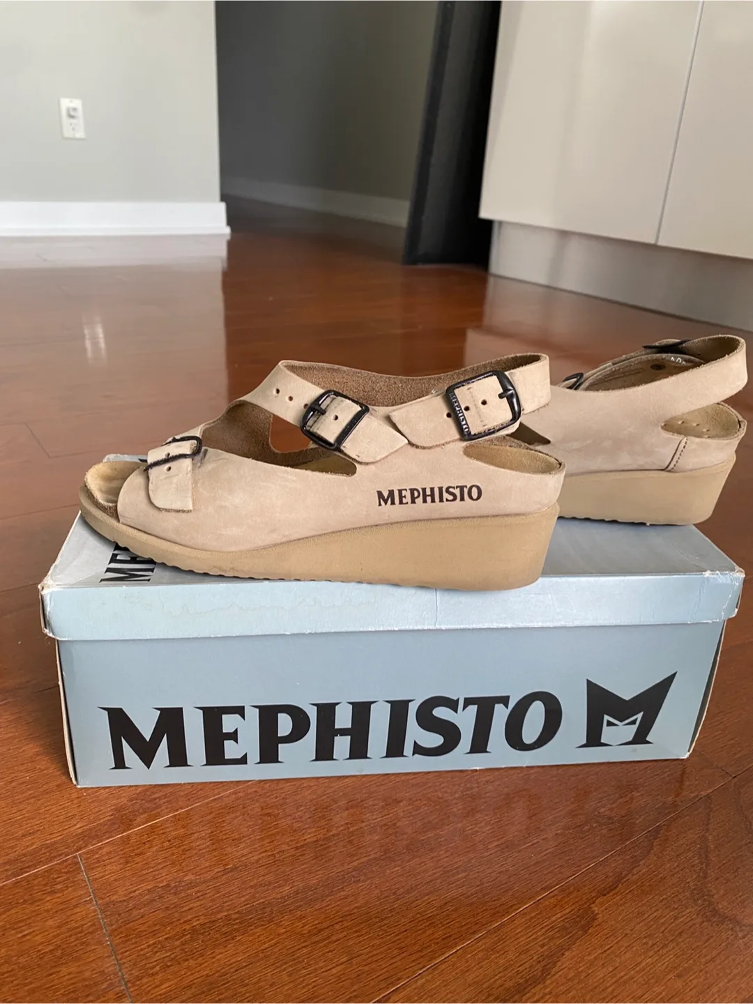 French Mephisto Helen Sandals Beige, Size 7 thumbnail