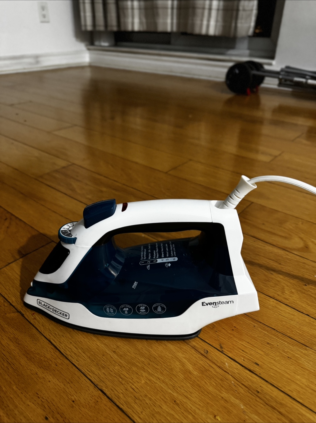 BLACK+DECKER Easy Steam Compact Iron (IRV06VC) - photo 4