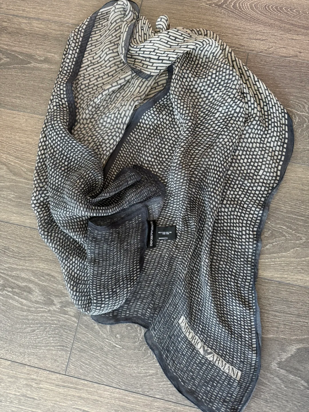LV , ARMANI Scarf thumbnail