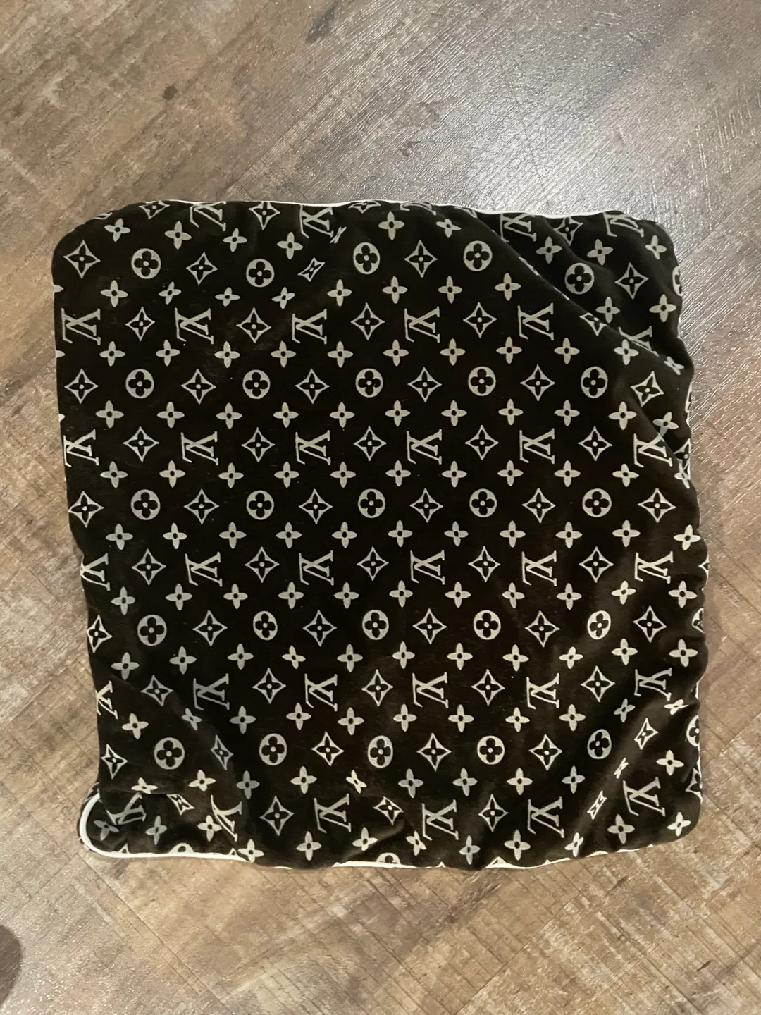 Louis Vuitton purse cover thumbnail