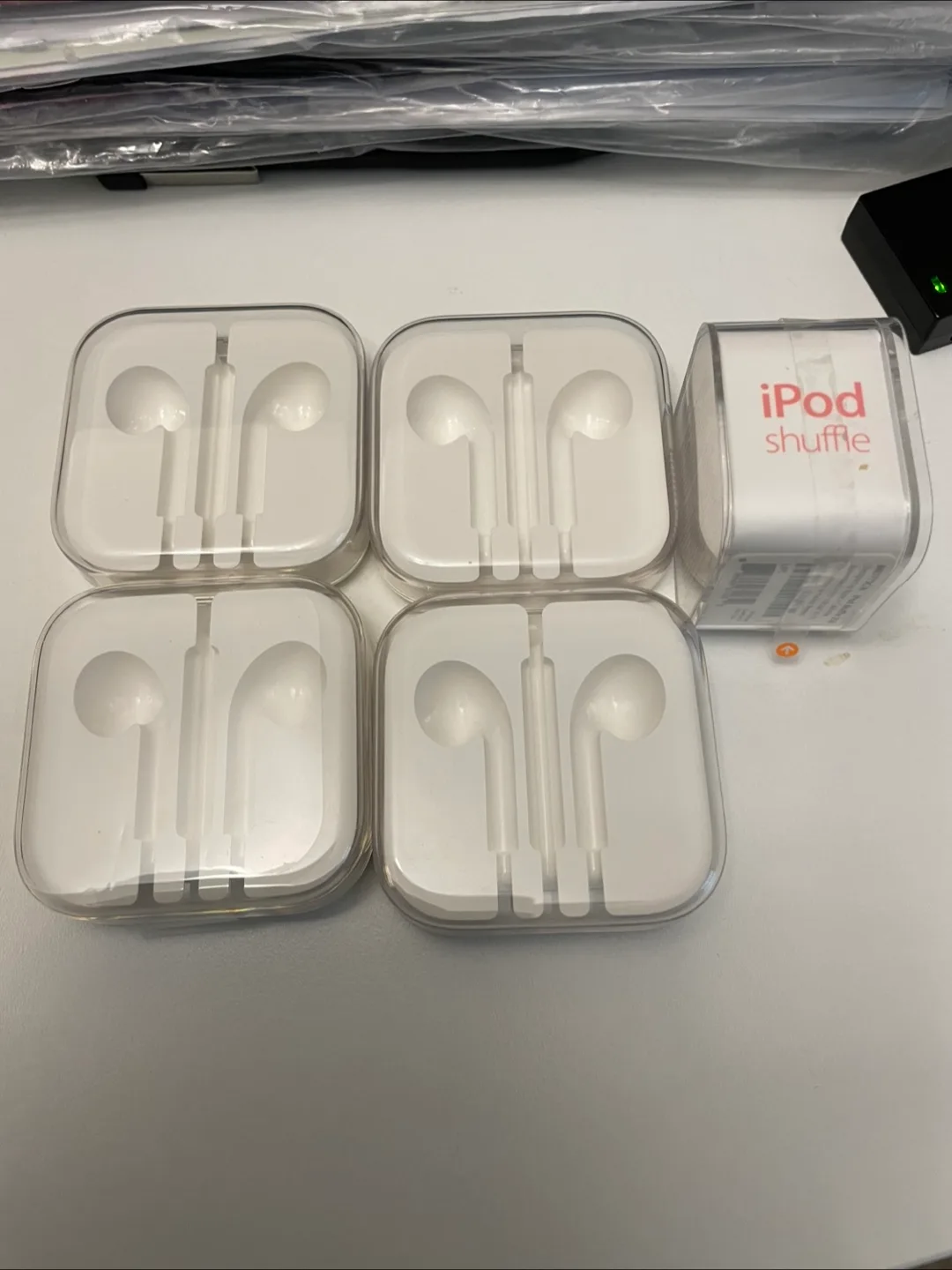 Apple iPod Shuffle box and Earphones boxes 🍁🇨🇦 thumbnail