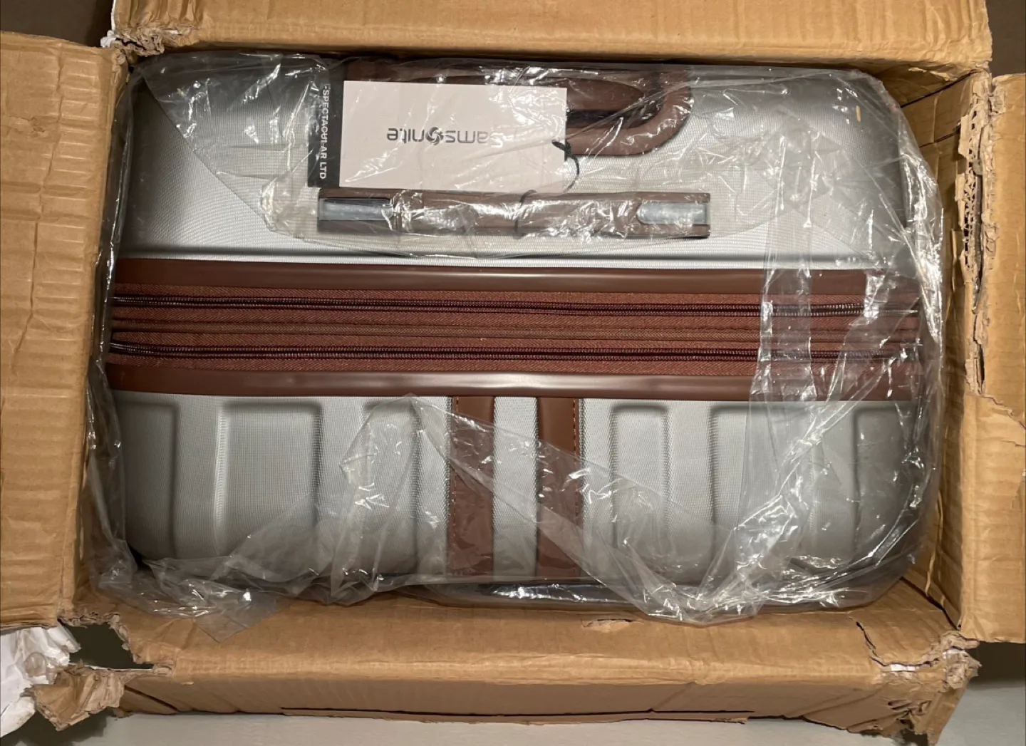 NEW! Samsonite Spectacular 3 pc Hard Luggage Set $904 image indicator(3)