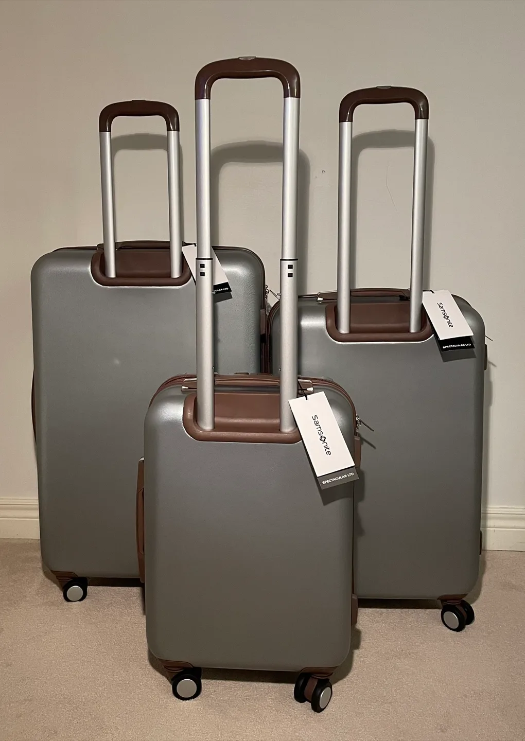 NEW! Samsonite Spectacular 3 pc Hard Luggage Set $904 image indicator(4)