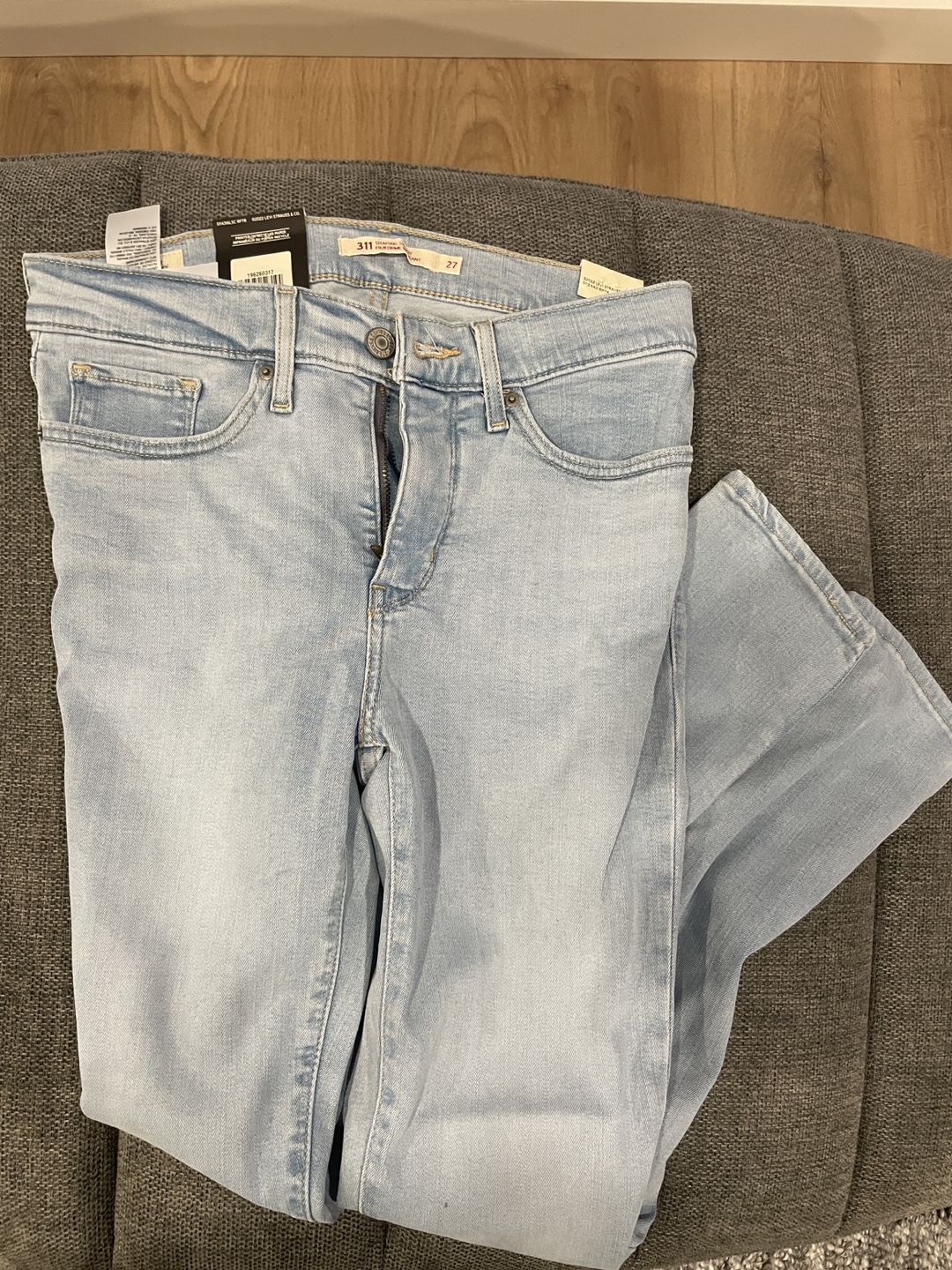 Brand New Levi's 311 Shaping Skinny Jeans, Size 27