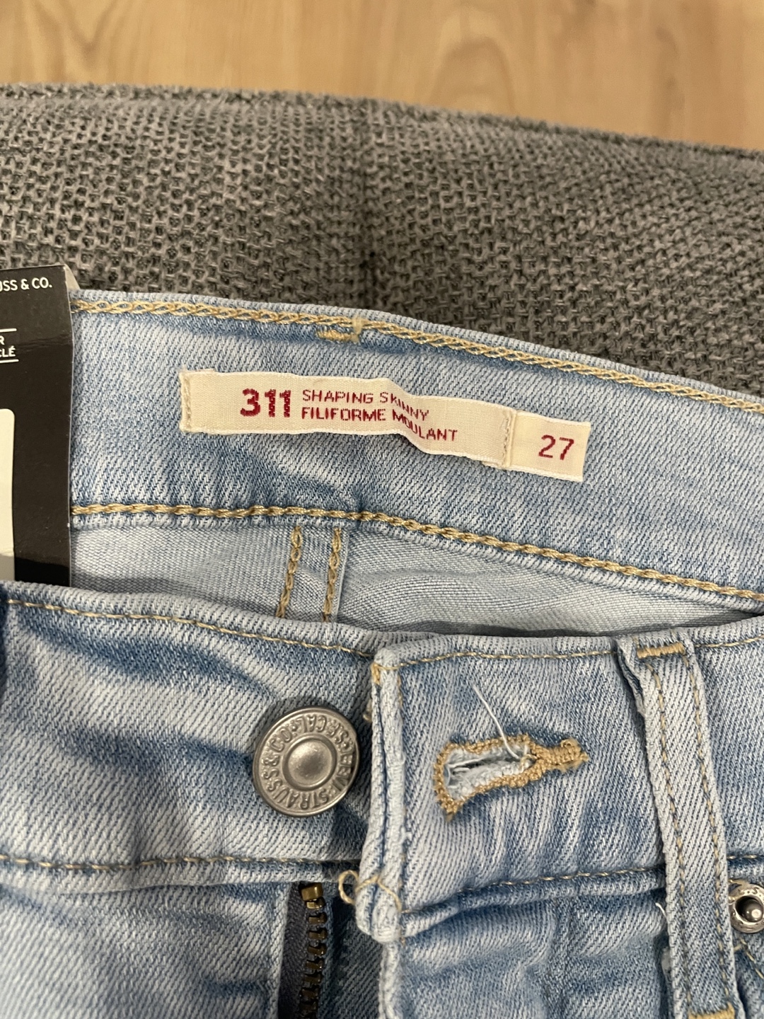 Brand New Levi's 311 Shaping Skinny Jeans, Size 27 - photo 2