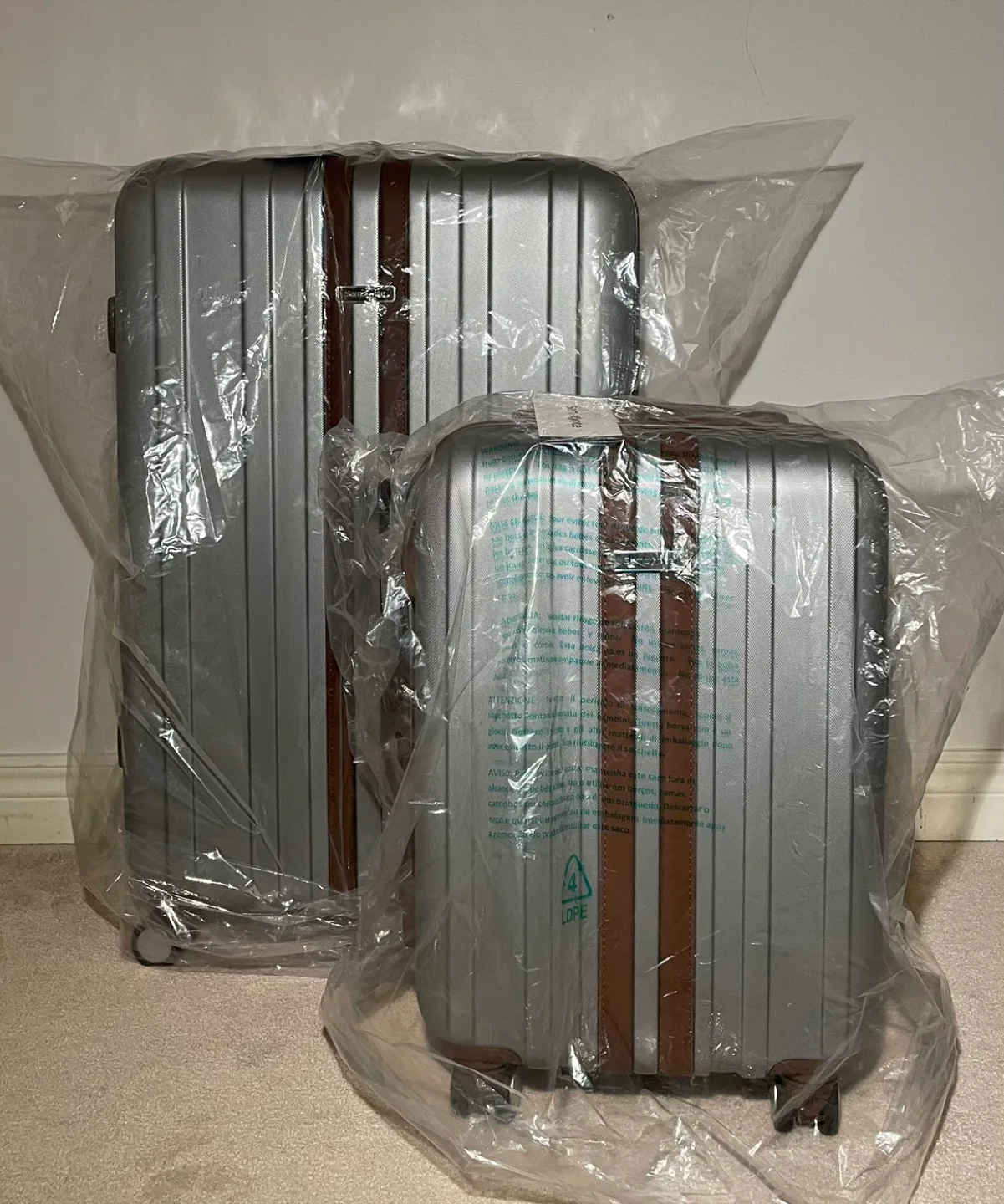 NEW! Samsonite Spectacular 2 Pc Hard Luggage Set $790 image indicator(4)