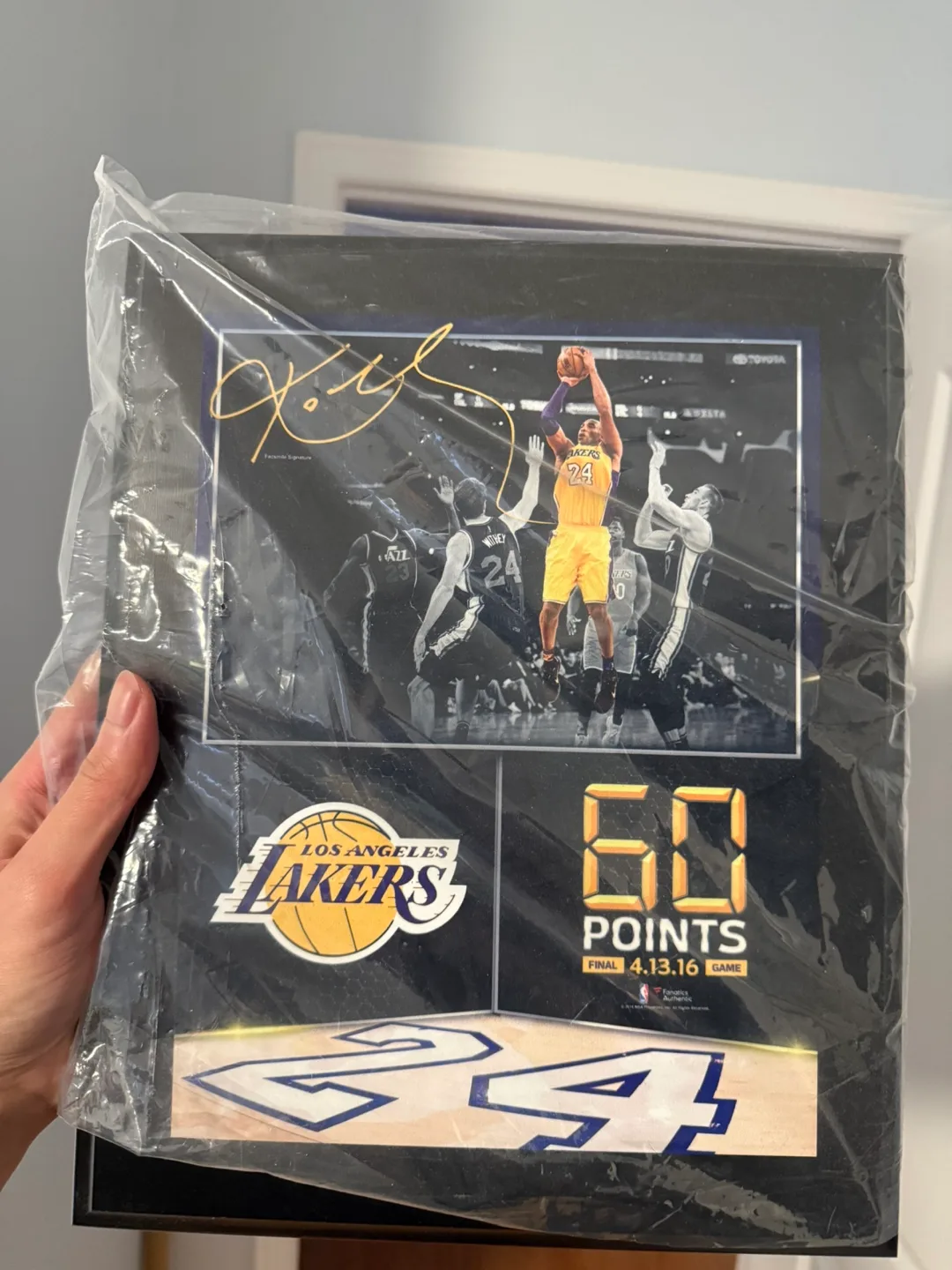 Kobe Bryant Lakers 60 Points Framed Picture thumbnail