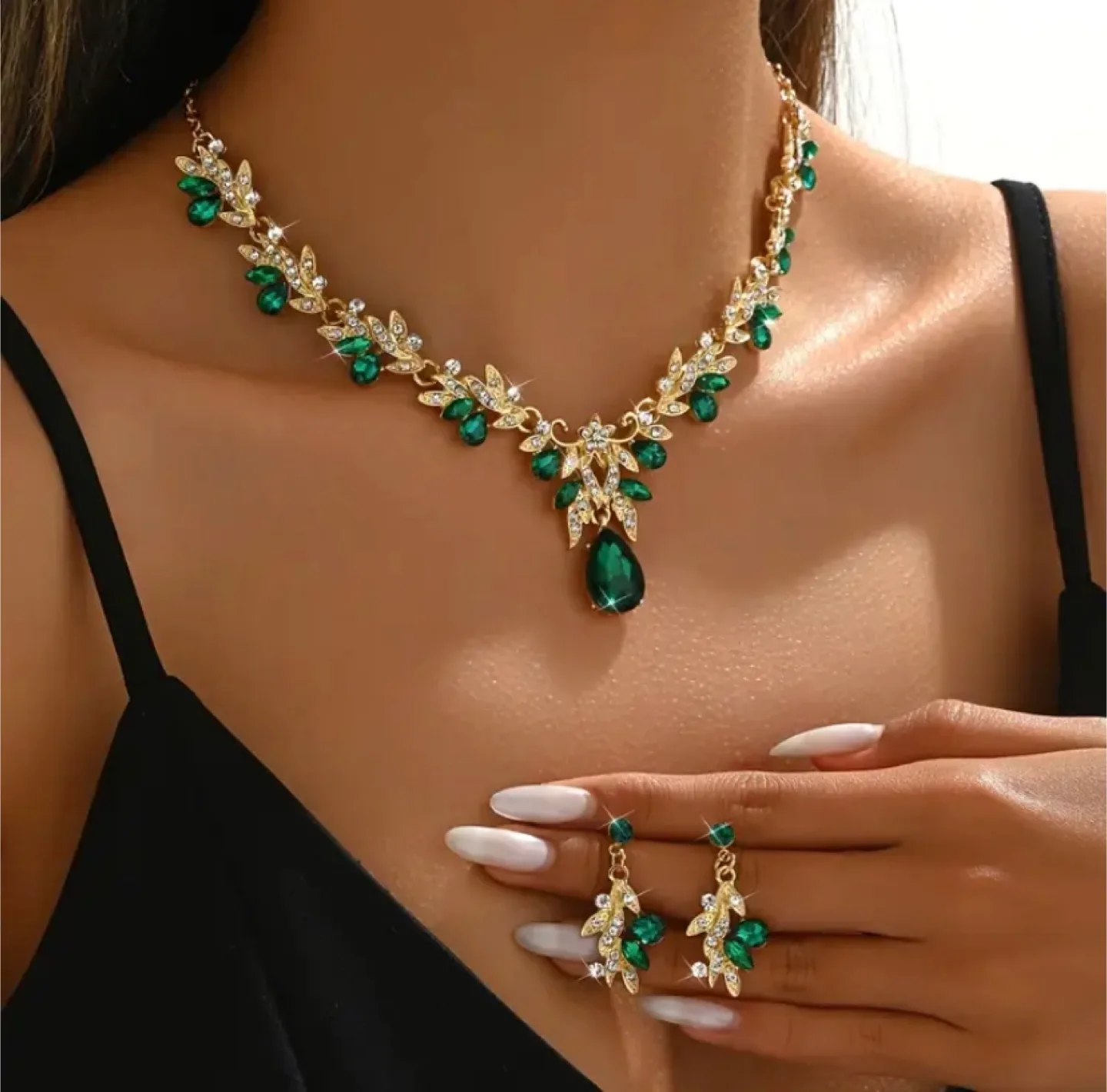 Green & Gold Necklace and Earring Set image indicator(3)