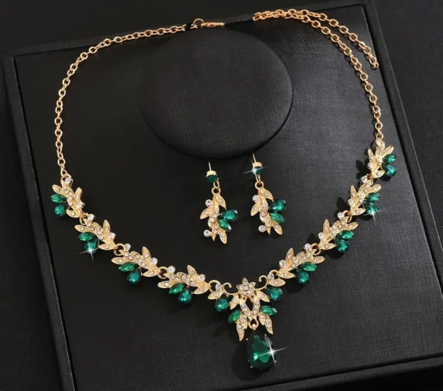 Green & Gold Necklace and Earring Set image indicator(2)