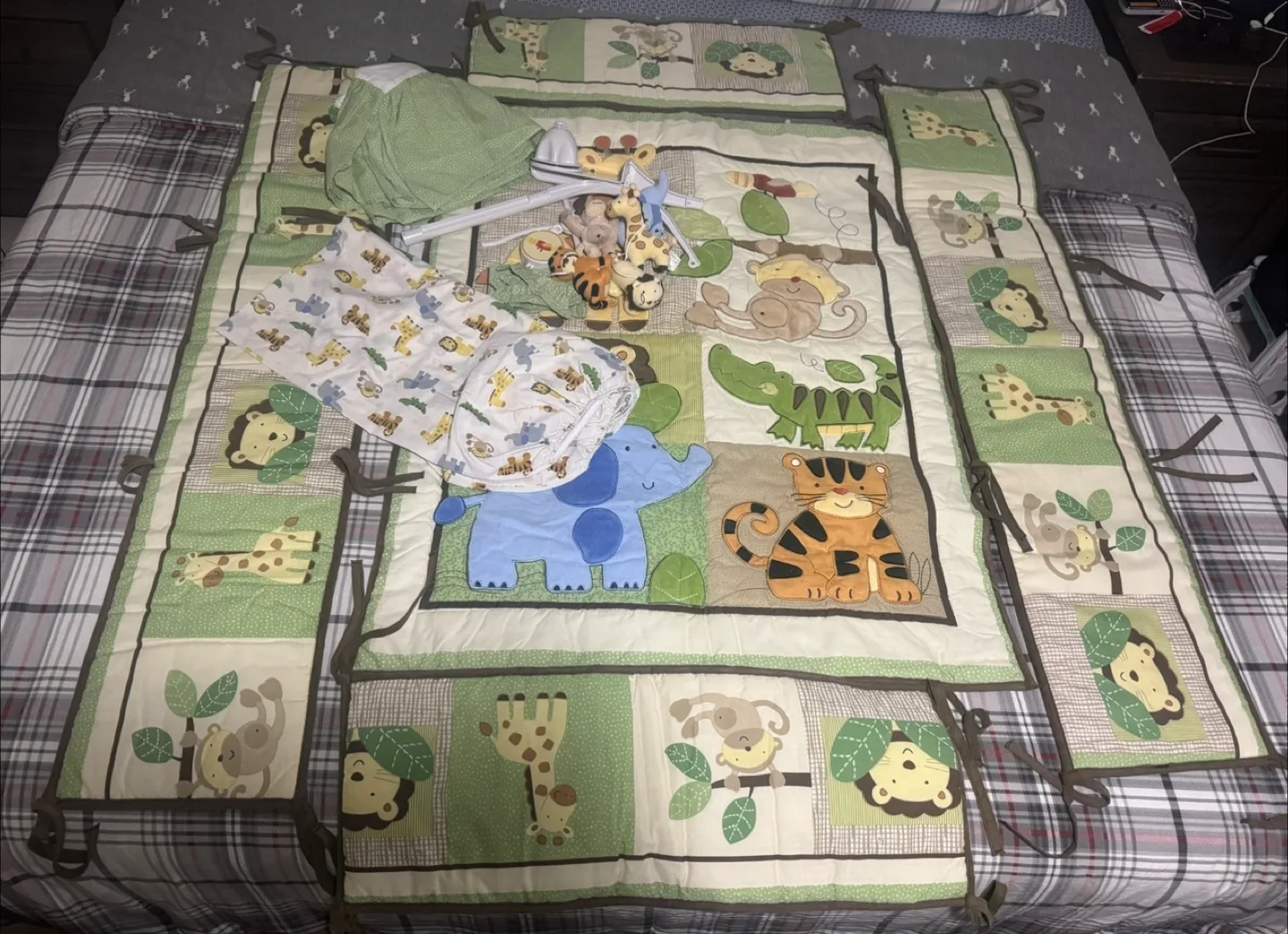Jungle Theme Baby Crib Bedding Set thumbnail