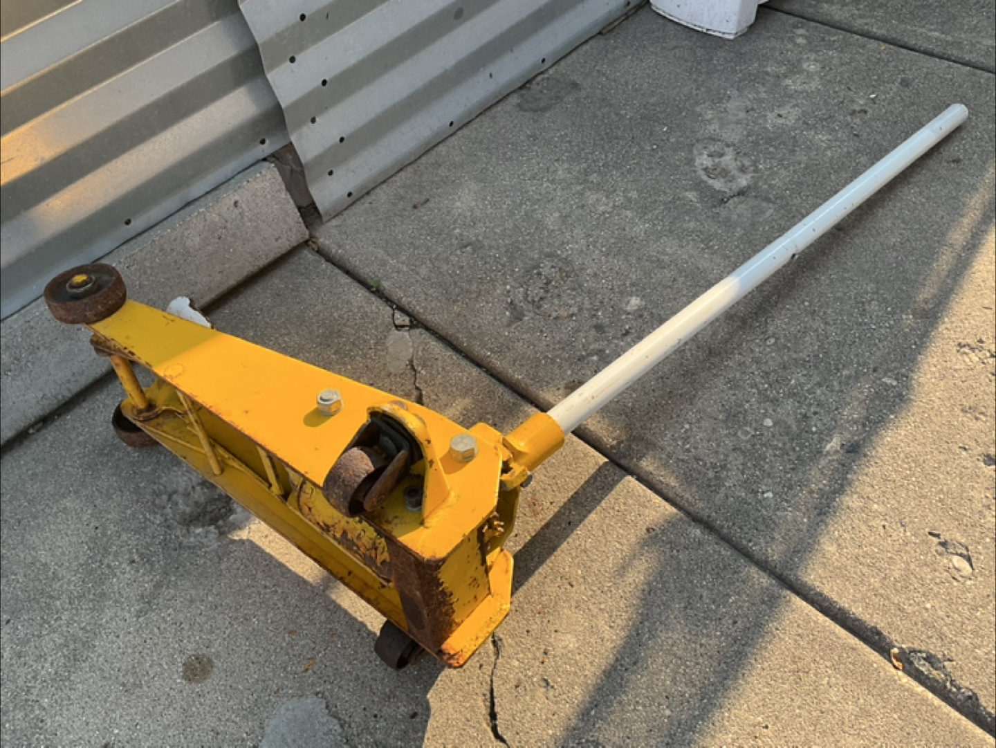 Yellow Floor Jack 3 Ton.no work,need Fix - photo 2