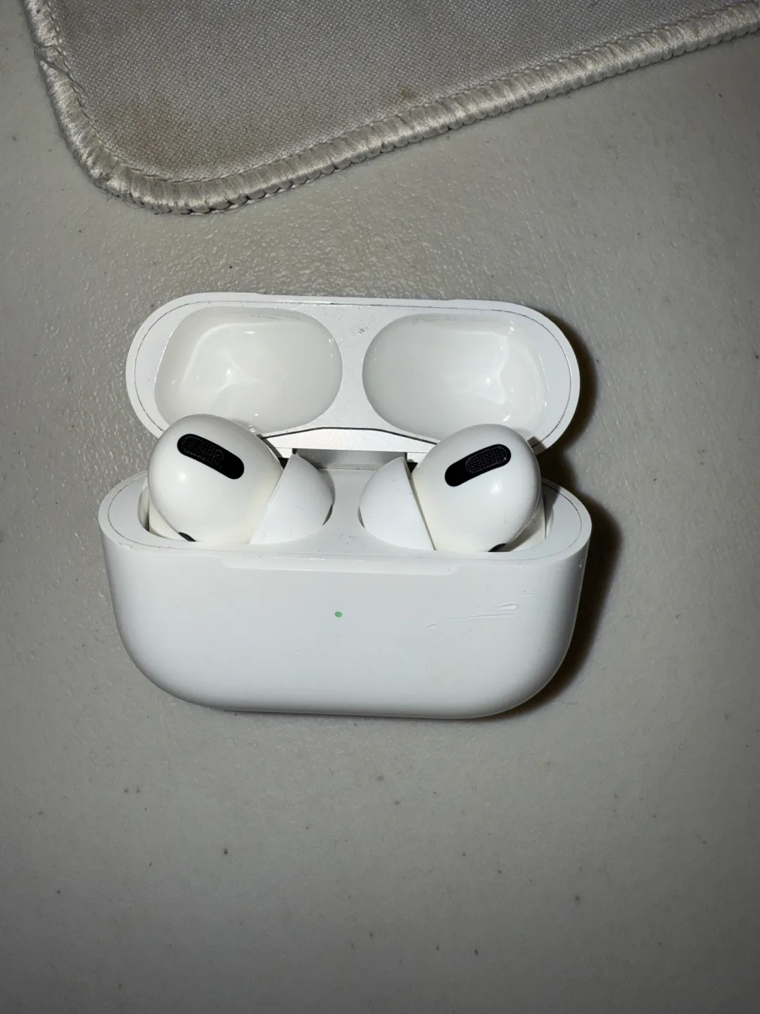 Apple AirPods Pro (1st Gen) – (Negotiable) thumbnail