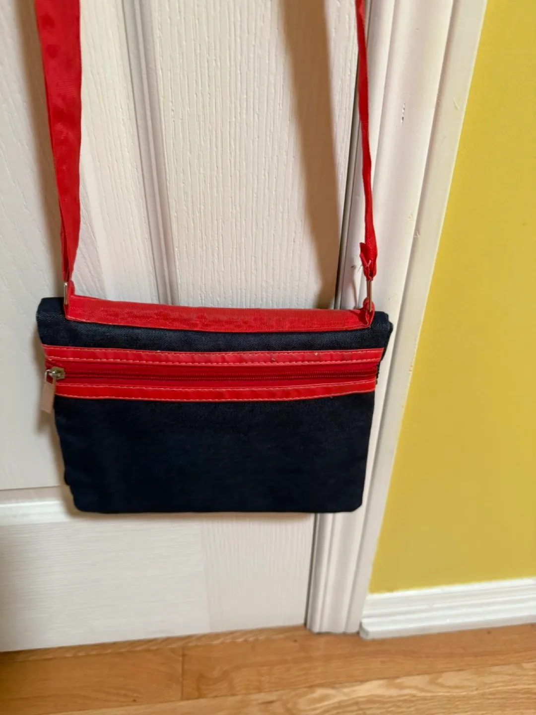 Gussi Denim & Red shoulder Bag 🇨🇦 thumbnail