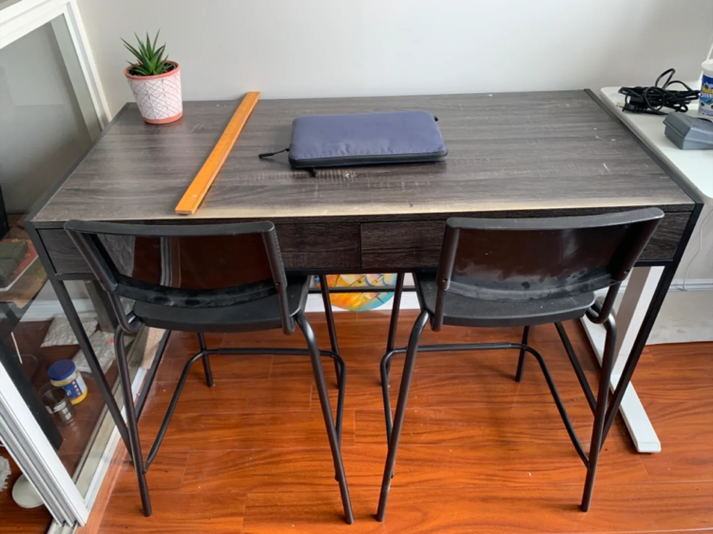 Wood Grain Desk with Chairs thumbnail