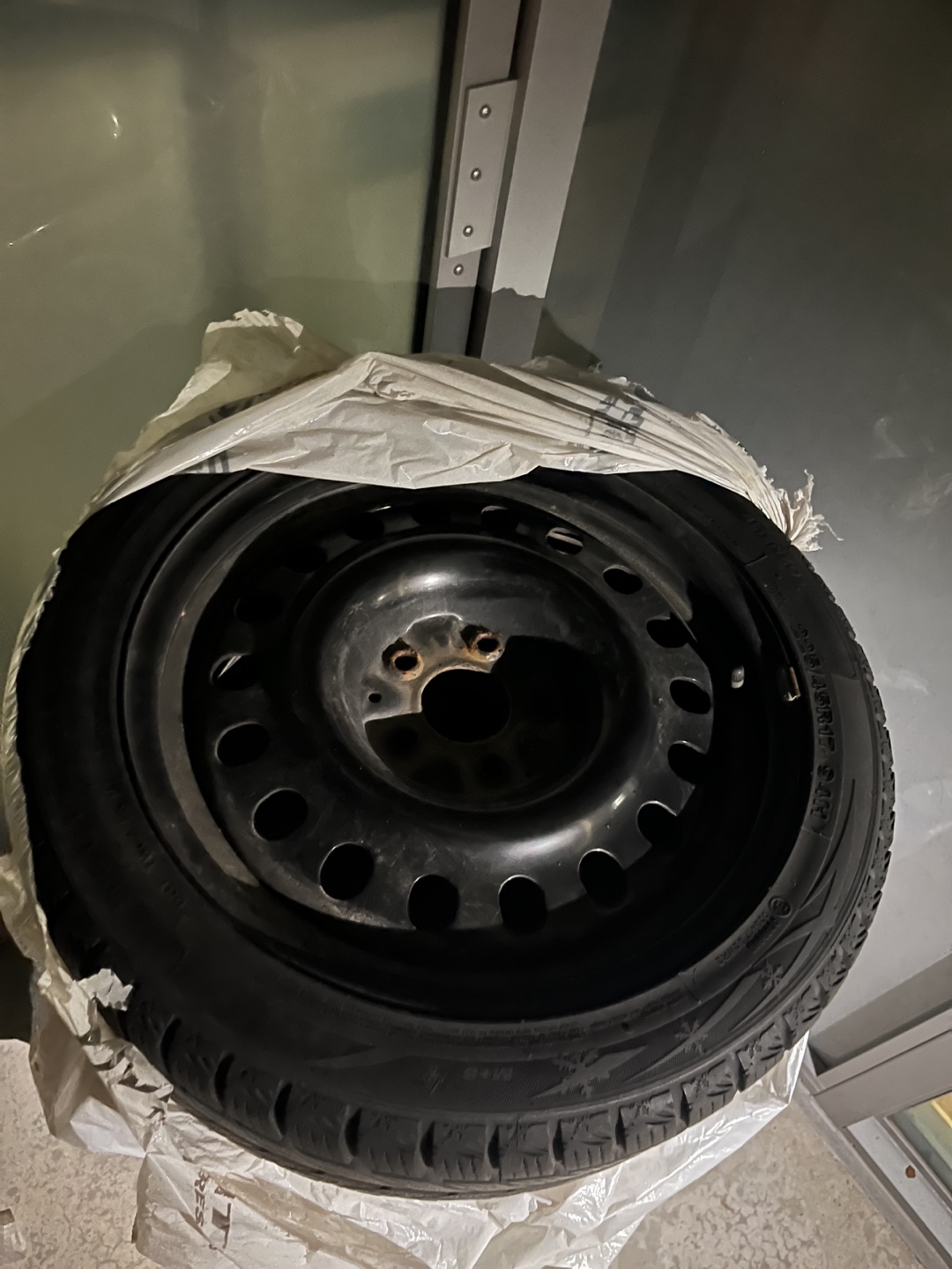 225/45R17 94H Tire