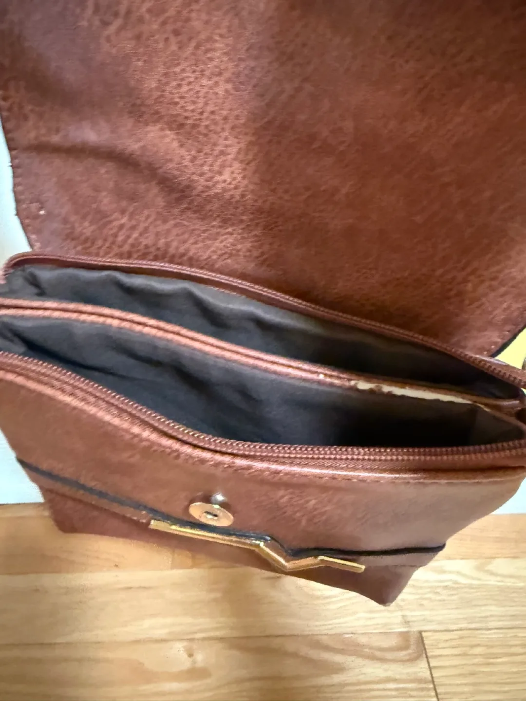 Brown Crossbody Bag 🇨🇦 image indicator(3)