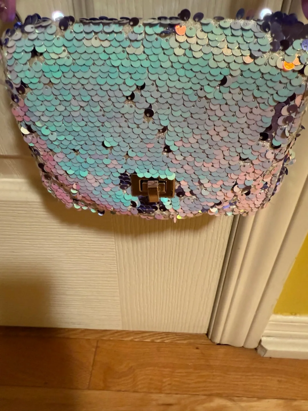 Sequin Purse with Chain Strap 🇨🇦 image indicator(2)