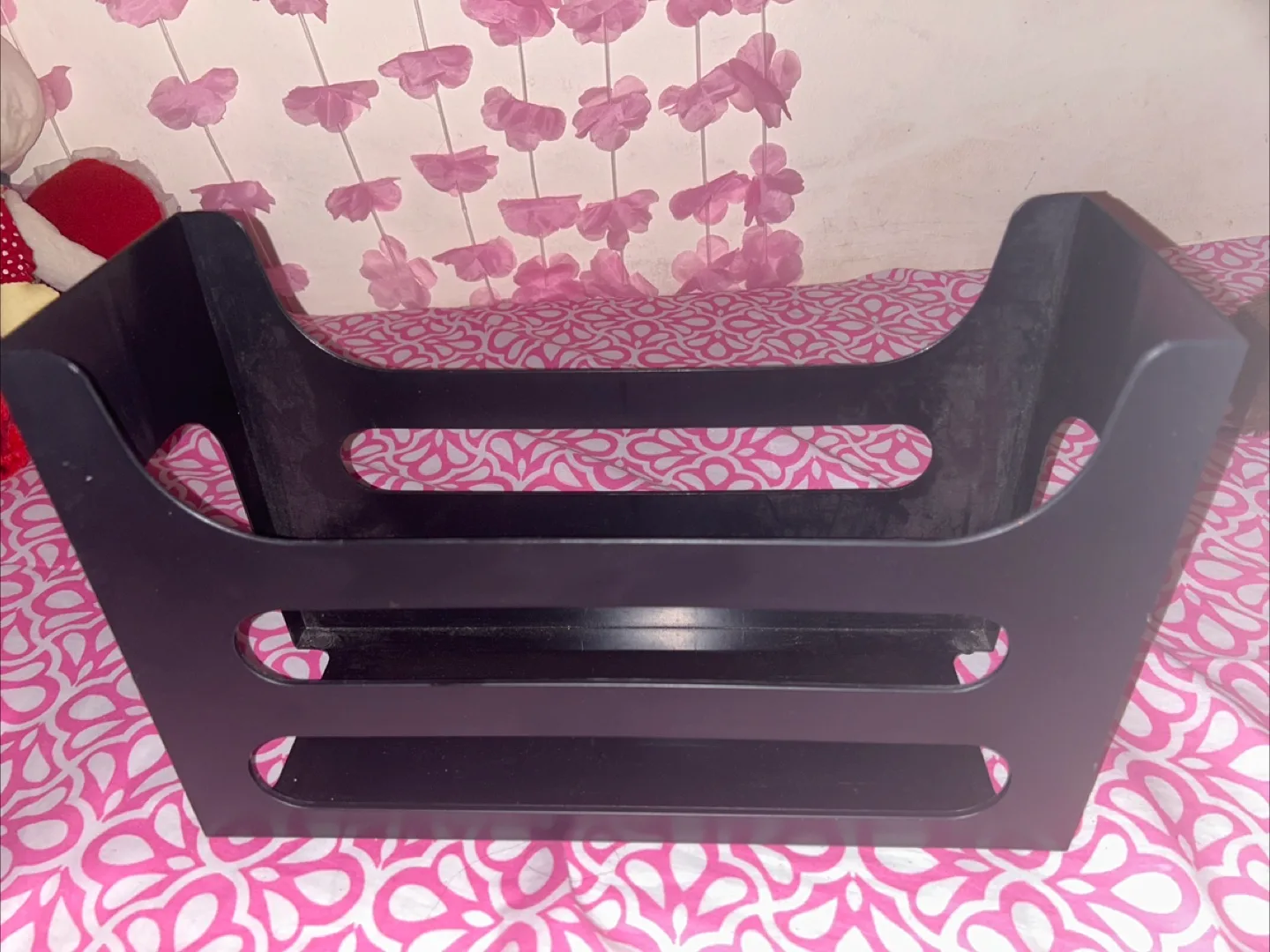 Black Magazine Rack thumbnail