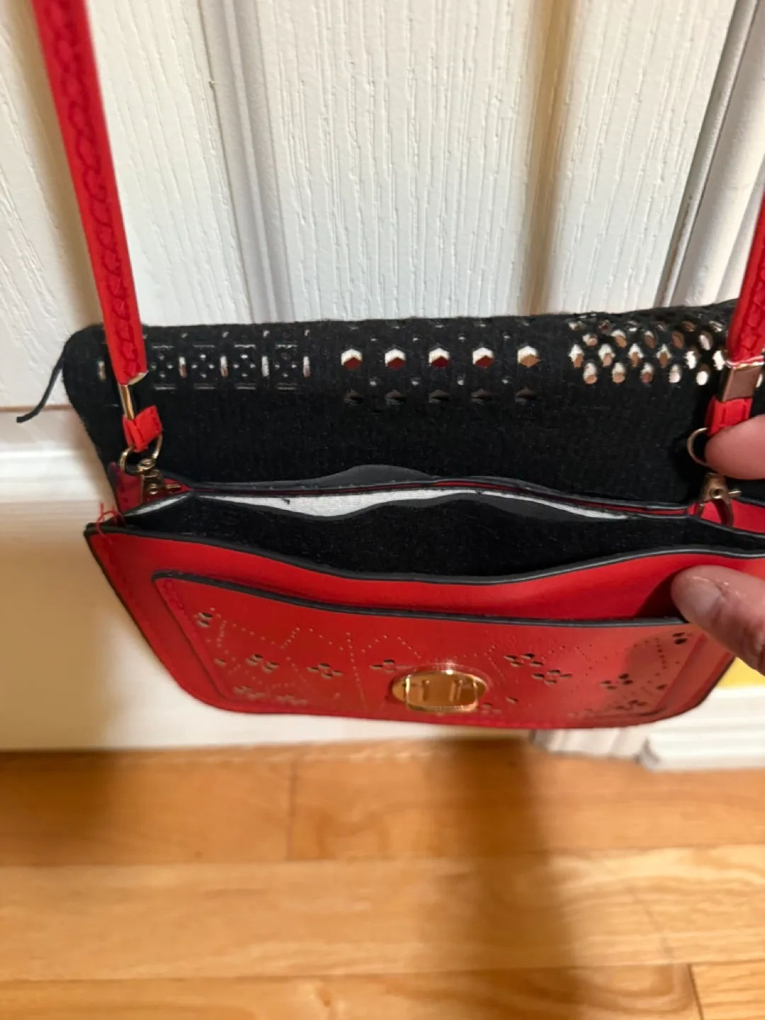 Red Crossbody Bag 🇨🇦 image indicator(3)