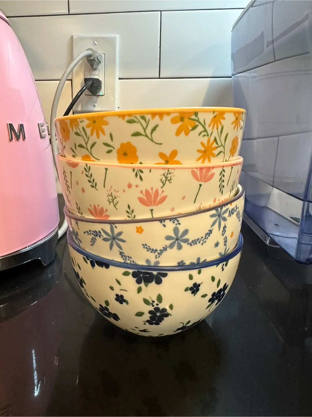 Set of 4 ceramic bowls thumbnail