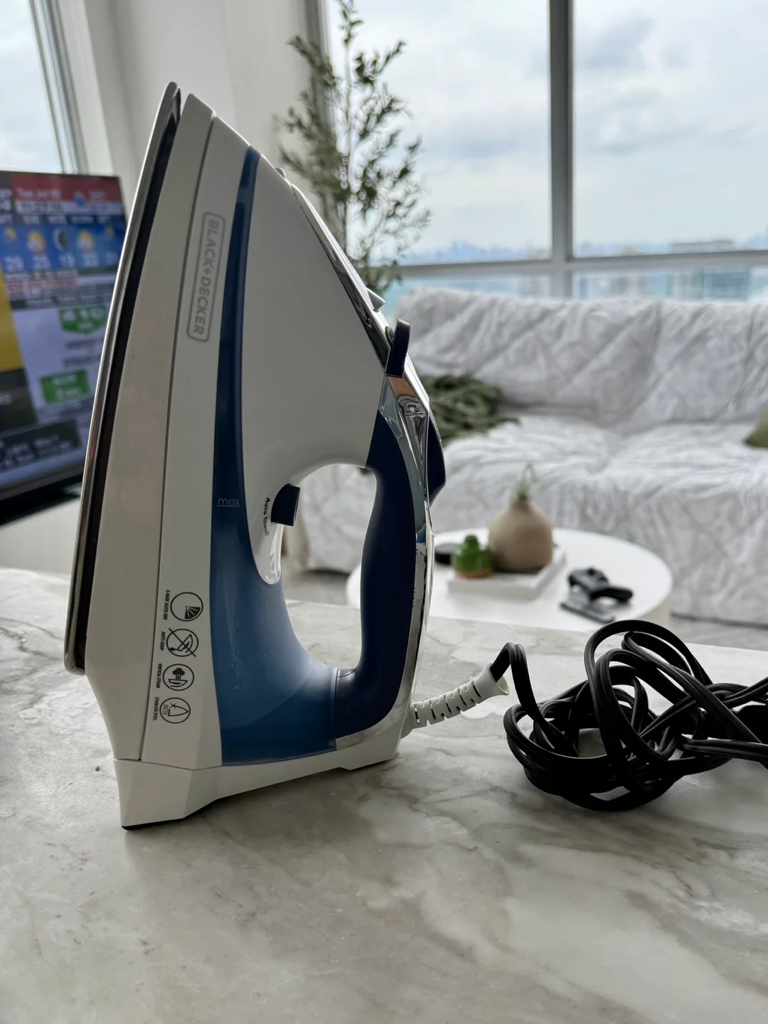 Black+Decker Advantage Steam Iron thumbnail
