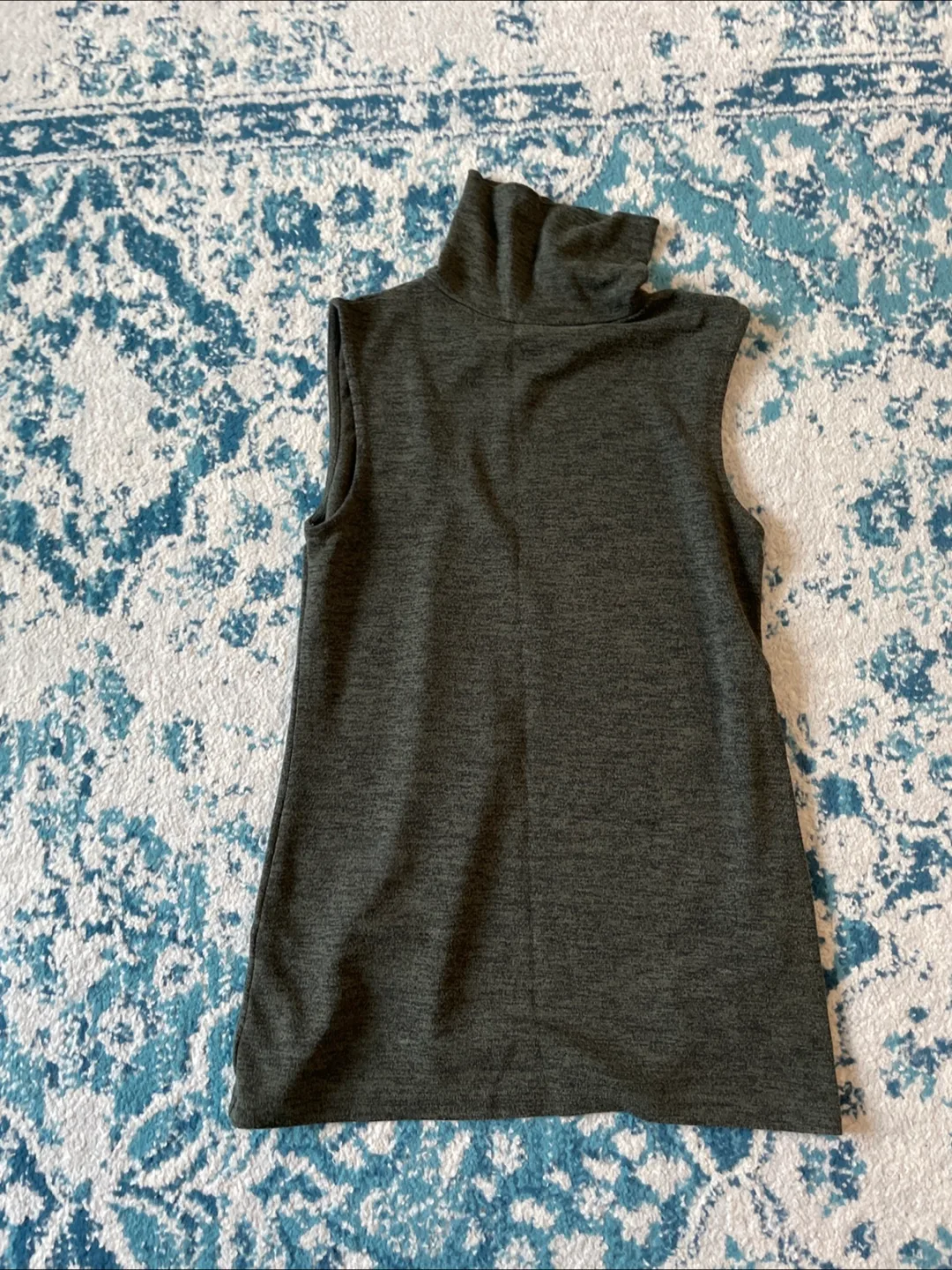 Sleeveless Turtleneck Top #freecycle 🇨🇦 thumbnail
