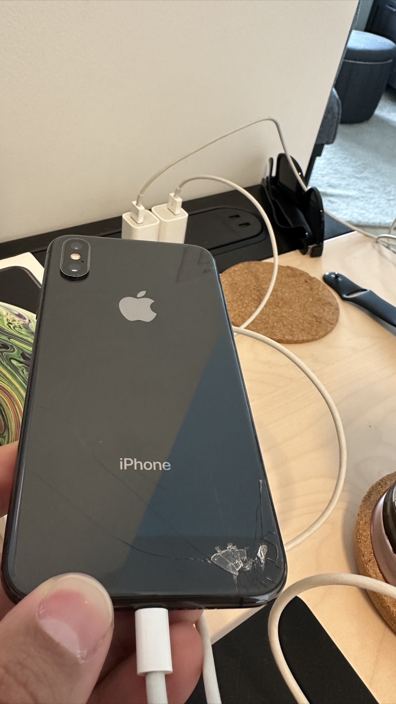 iPhone XS - photo 2