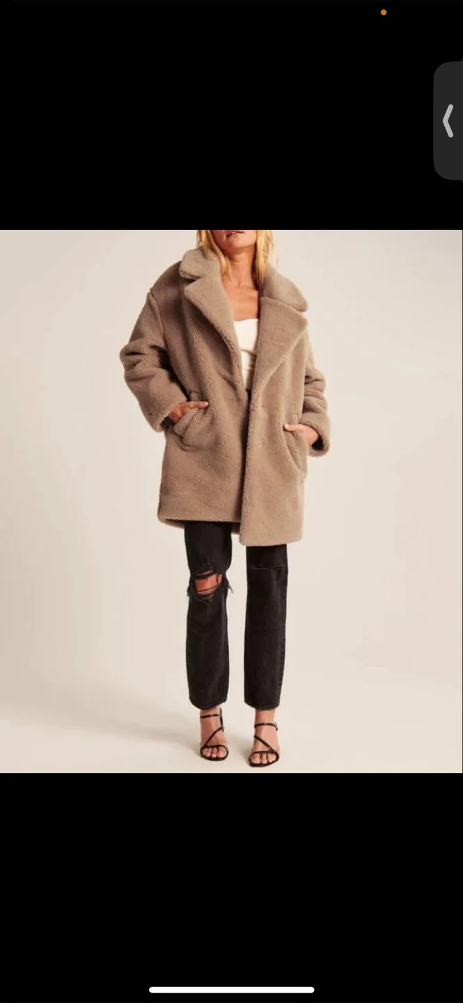 ‼️Good deal New Abercrombie & Fitch Teddy Coat - Size Small image indicator(2)