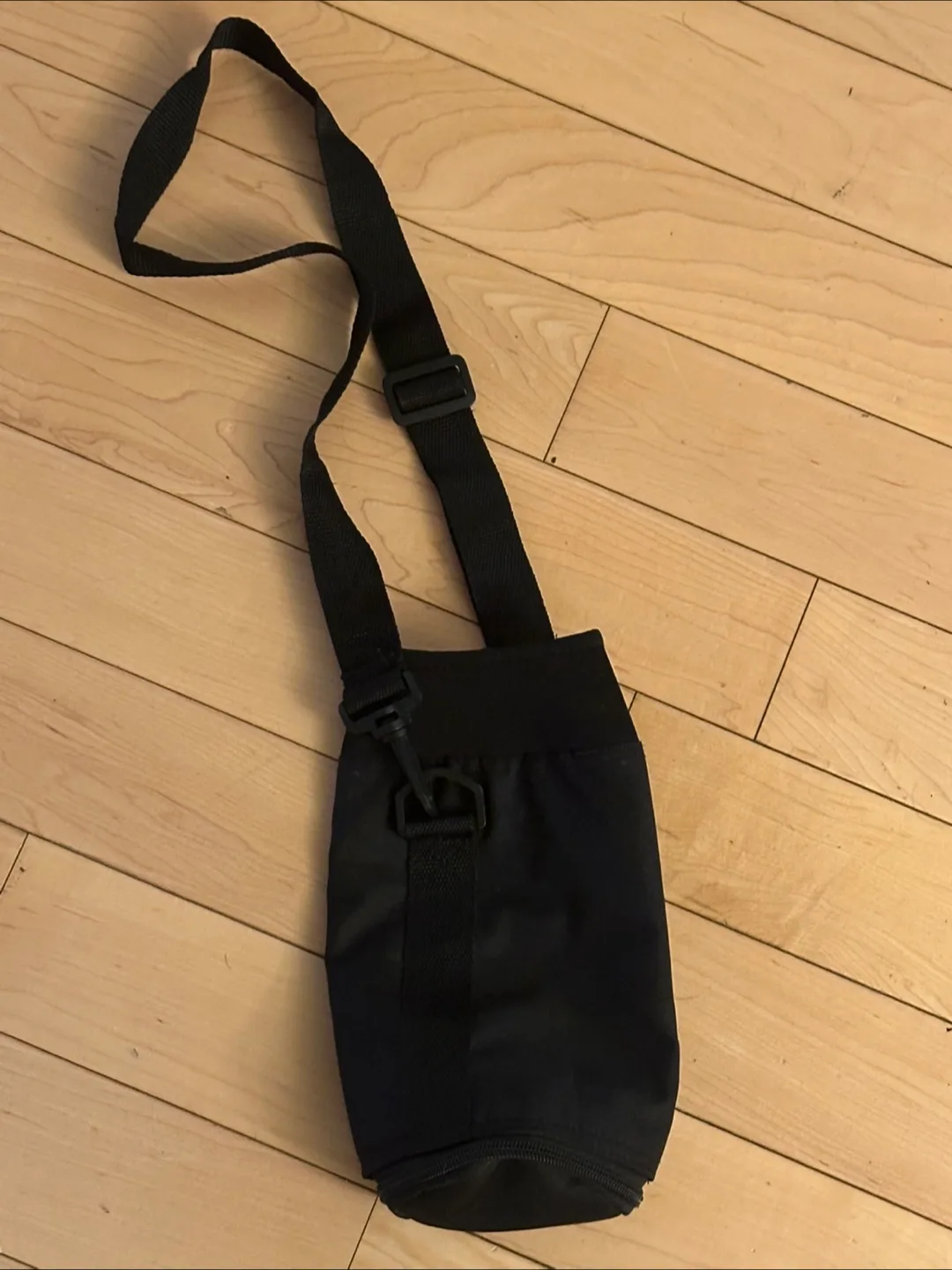 Black Water Bottle Carrier Bag thumbnail