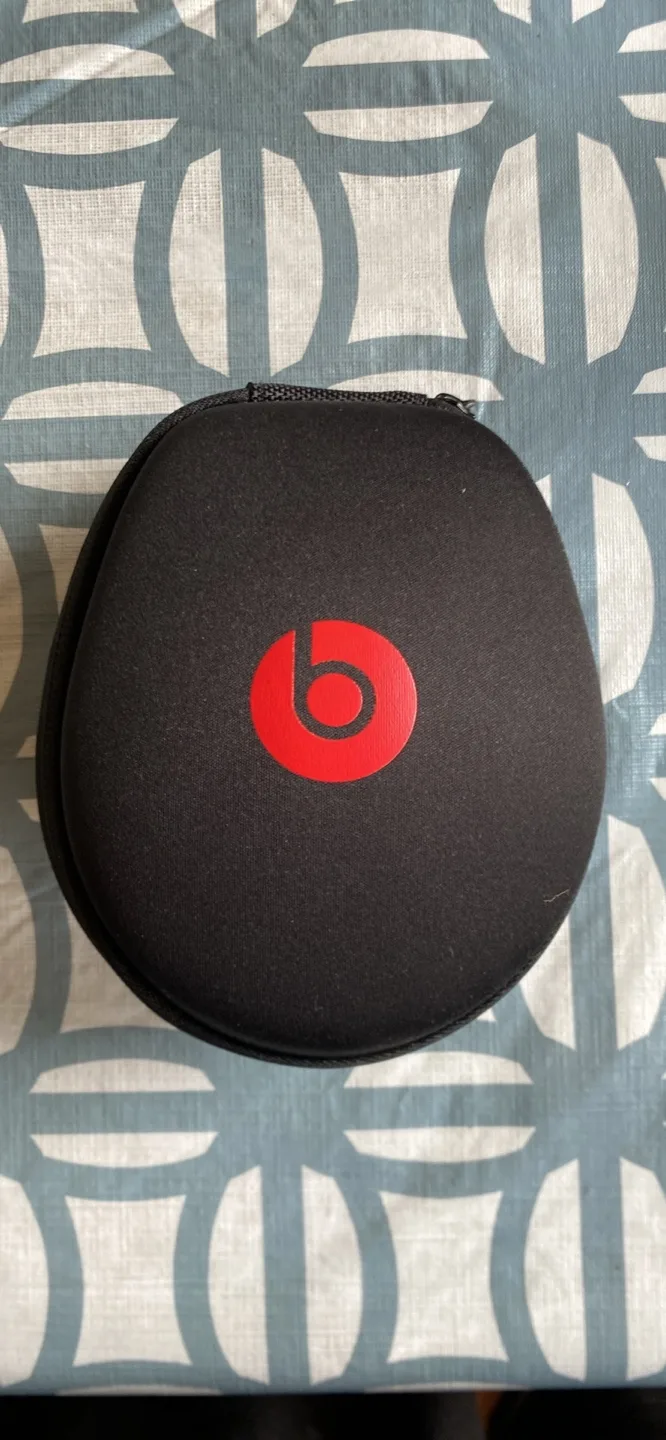 Beats Headphones Case - Black & Red thumbnail