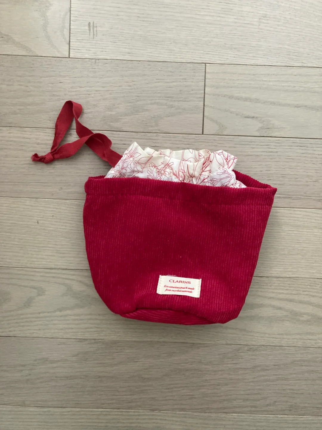 🇨🇦🍁Clarins Red Corduroy Pouch thumbnail