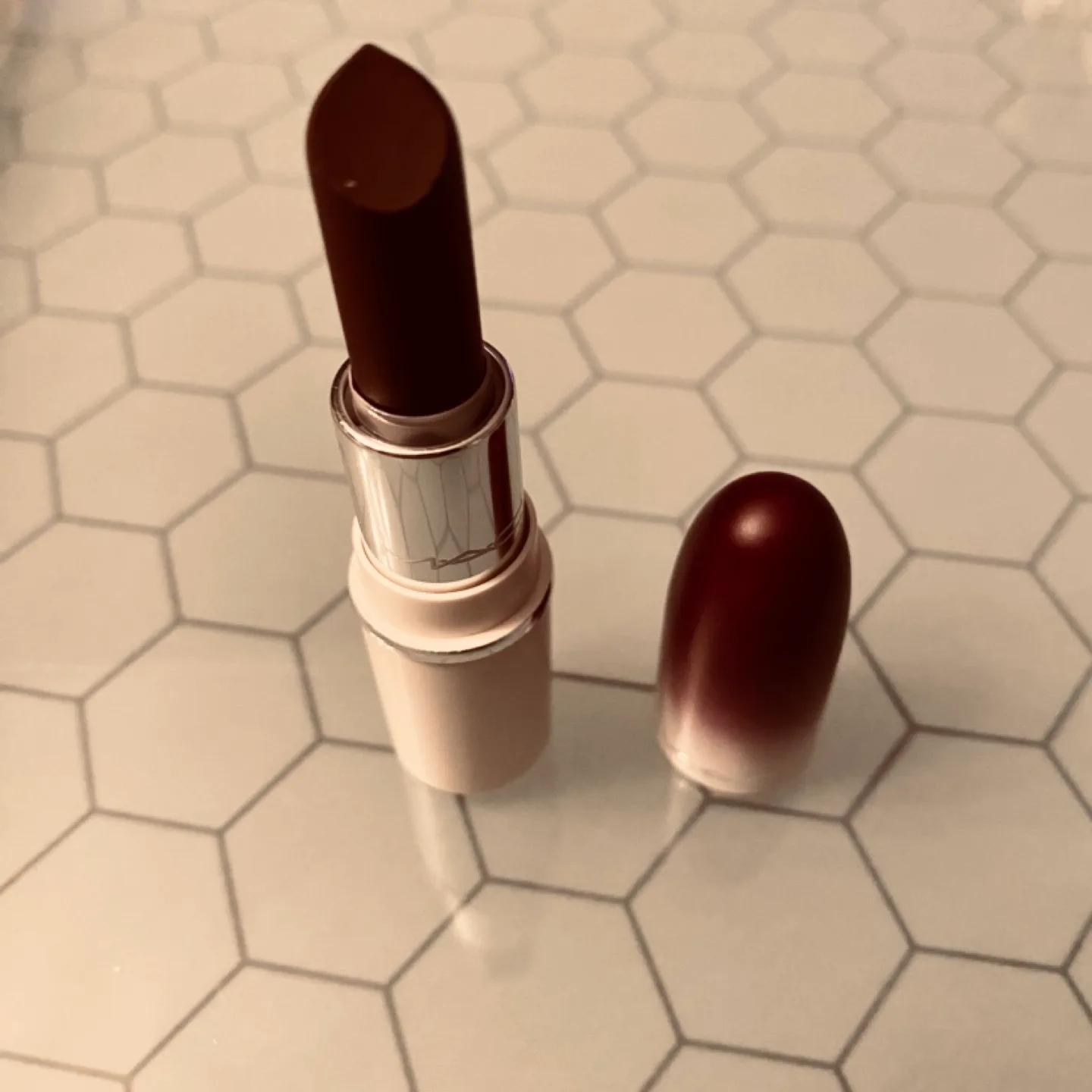 Mini MAC Powder Kiss Lipstick in Grape Escape image indicator(3)