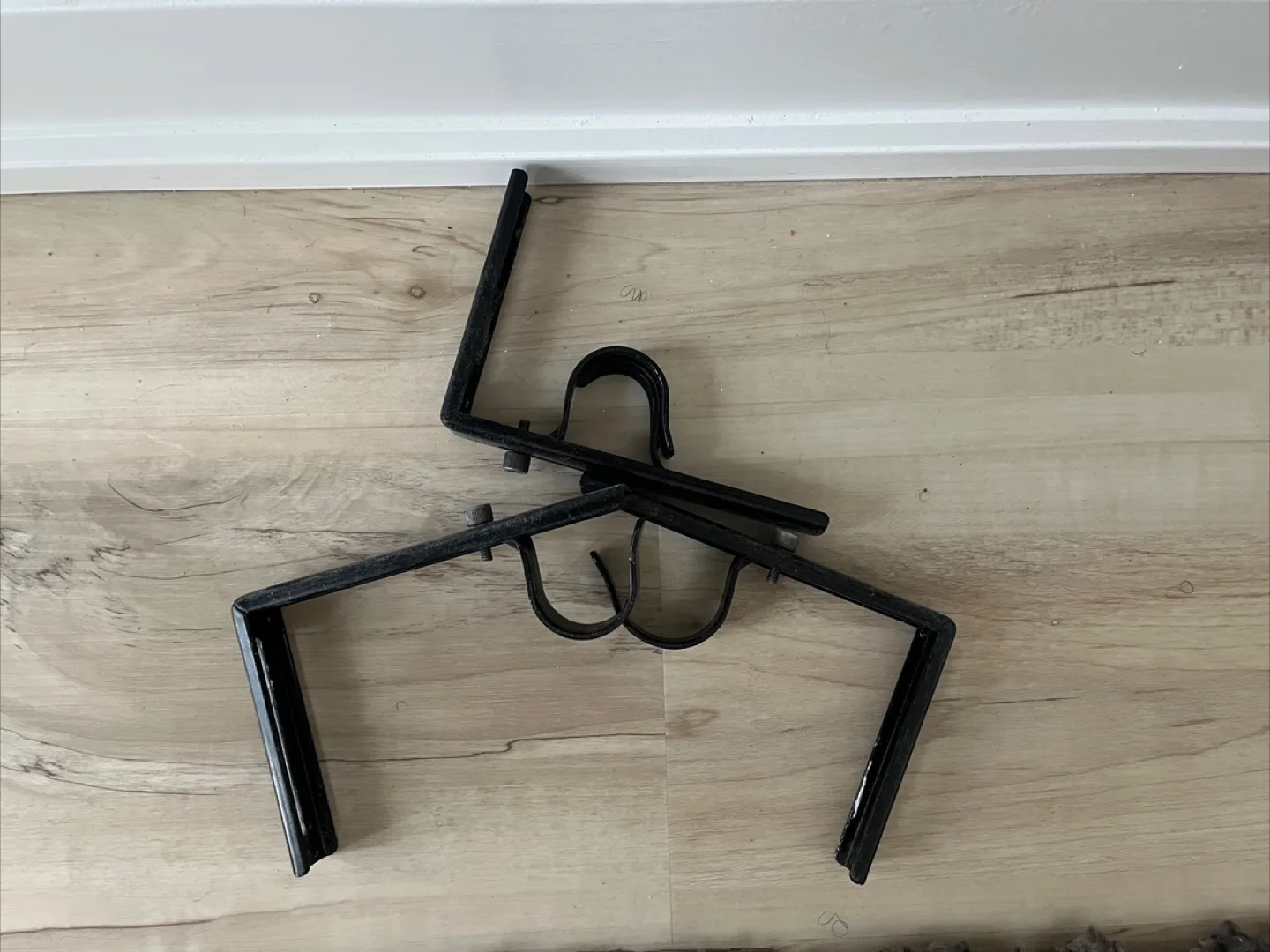 Heavy duty Black Curtain Rod with Brackets image indicator(2)