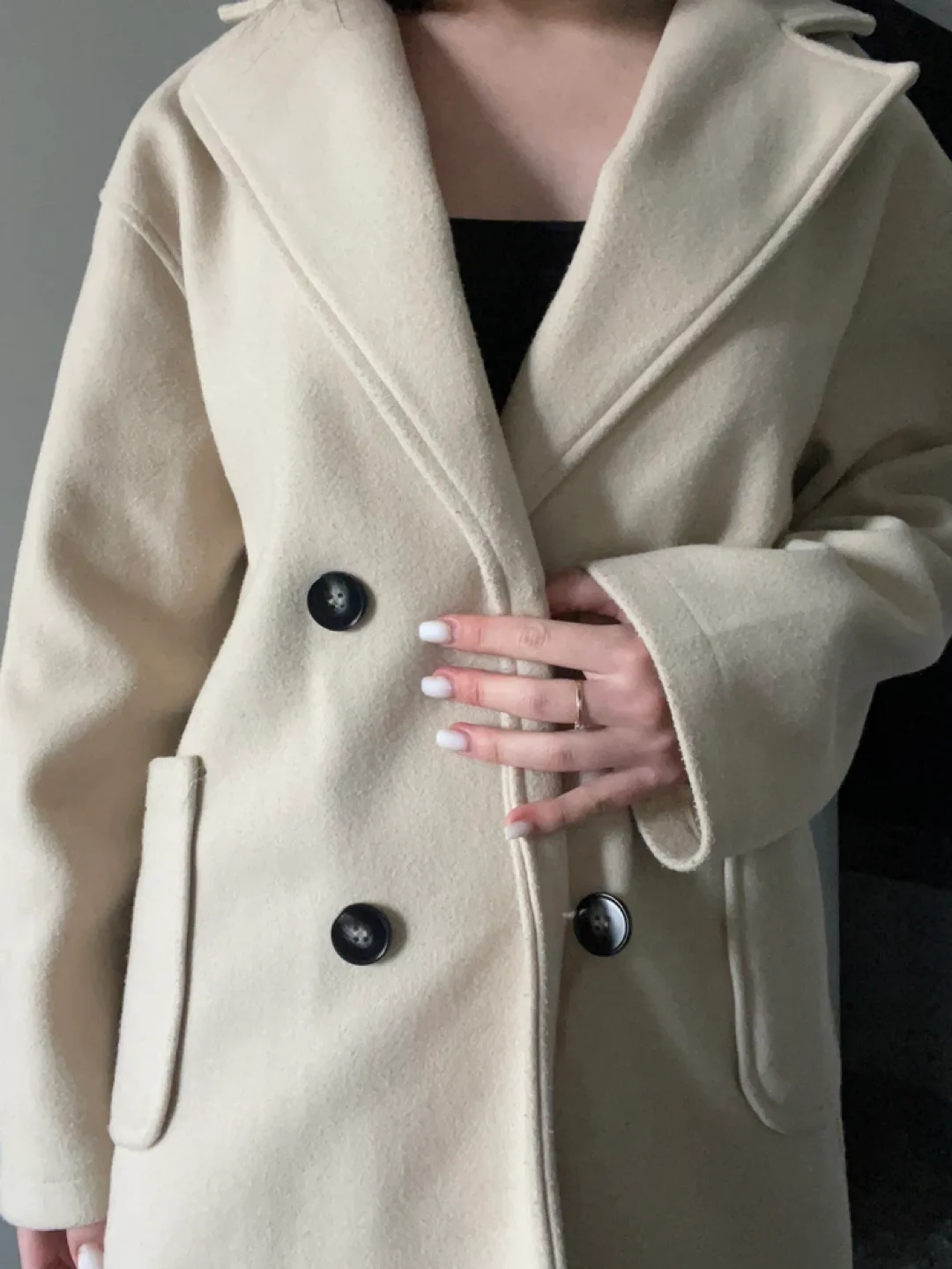 Beige Coat image indicator(2)