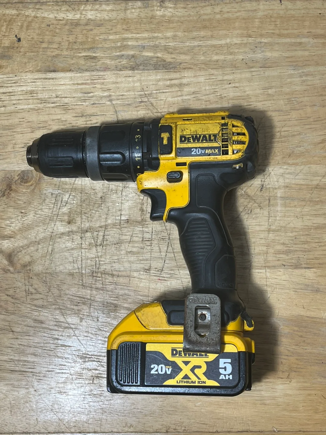 DeWalt DCD785 1/2" Cordless Hammerdrill/Drill Driver thumbnail