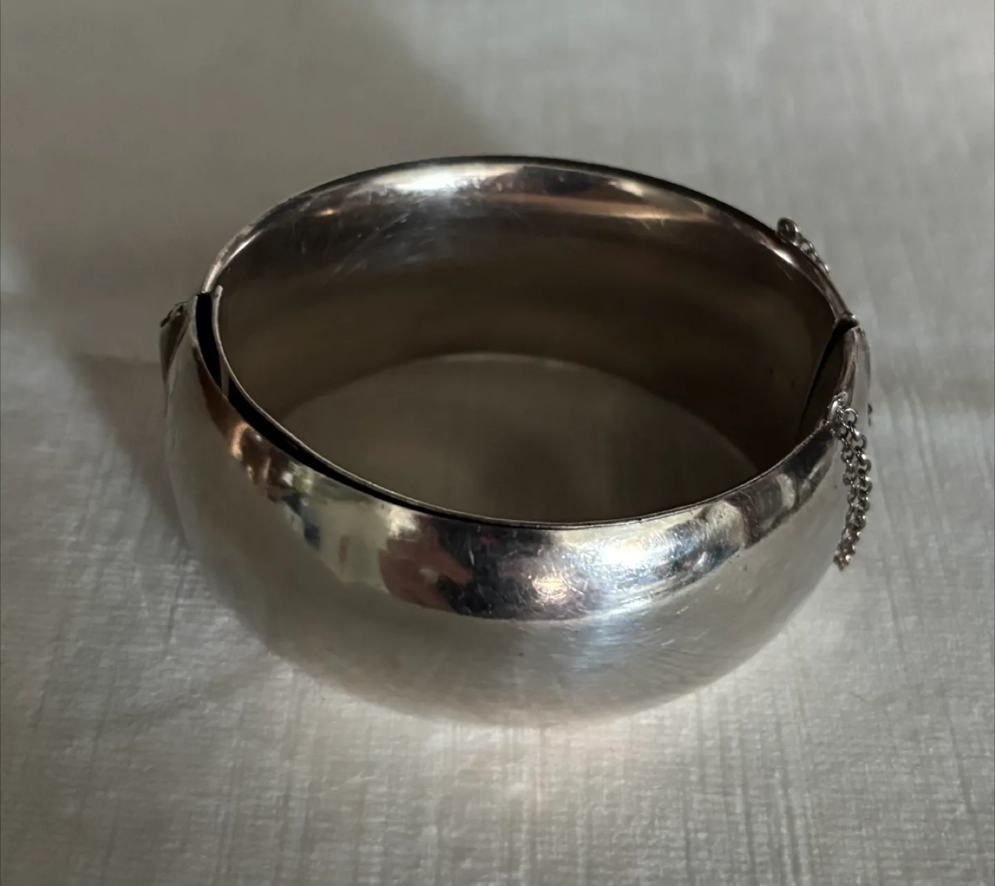 Bozinoff vintage Sterling Silver hinged  Bracelet image indicator(7)