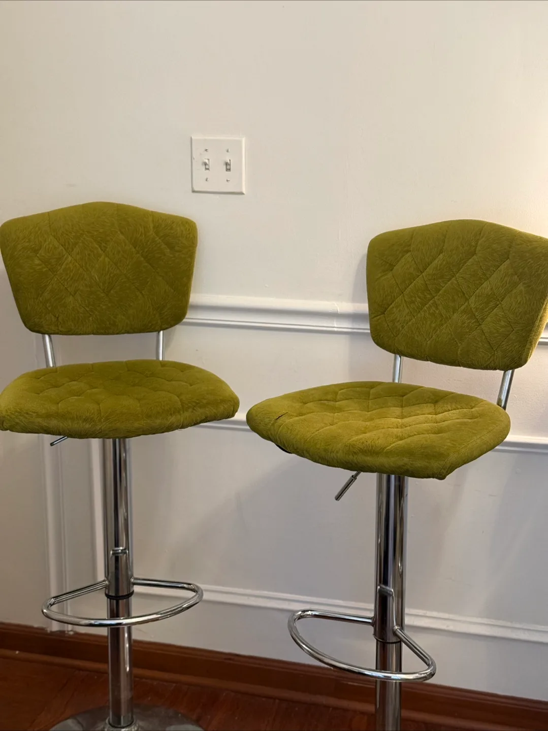 Set of 2 Green Velvet Bar Stools thumbnail