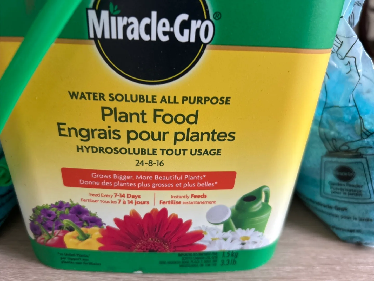 Miracle-Gro Water Soluble All Purpose Plant Food image indicator(2)