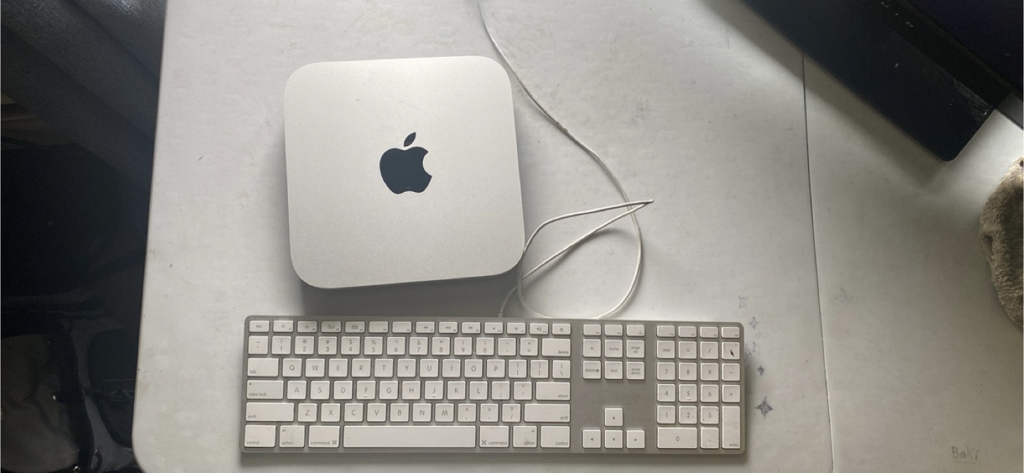 Apple Mac mini (Late 2014)(Includes Apple Keyboard)