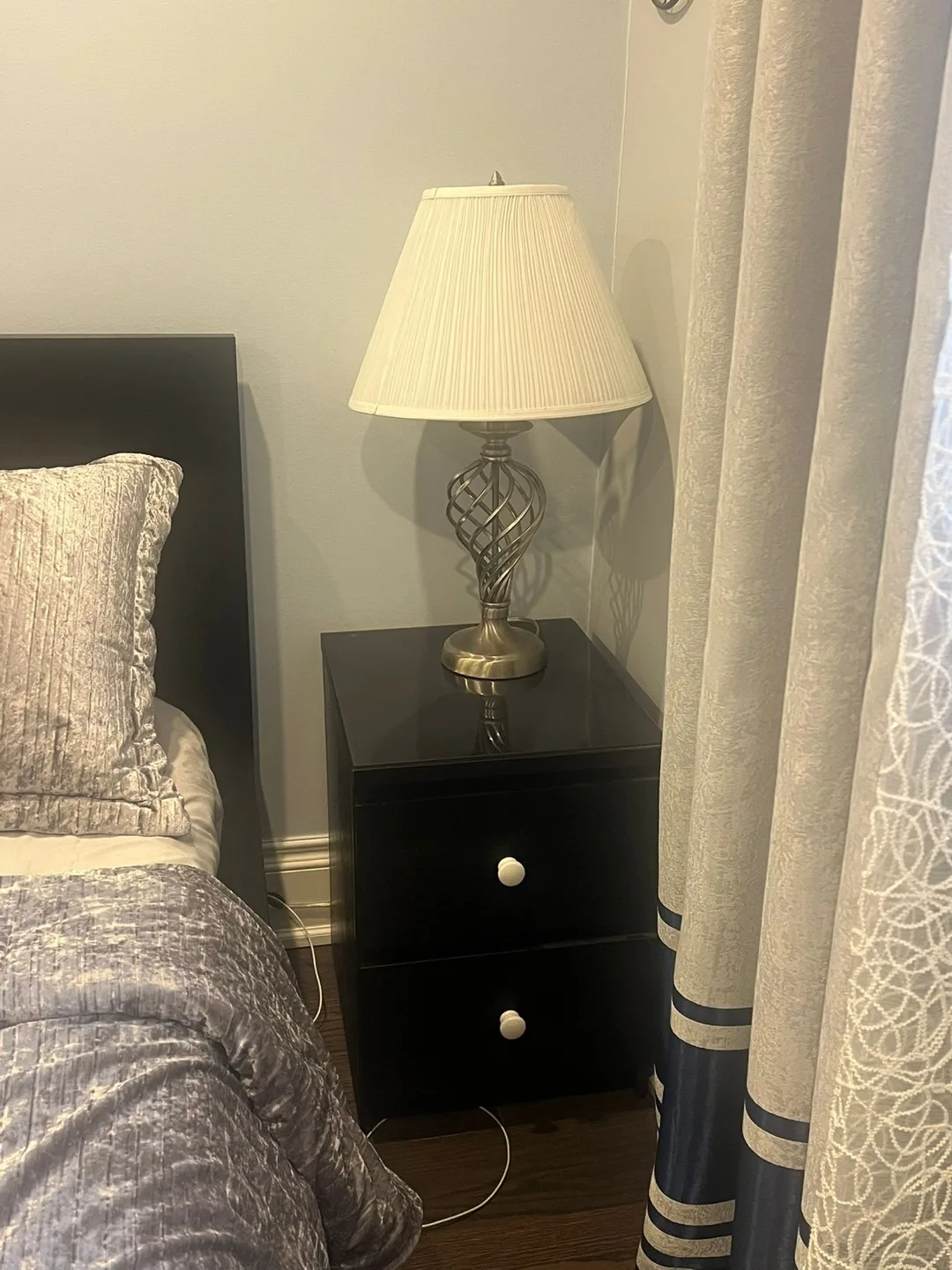 Queen bed set image indicator(2)