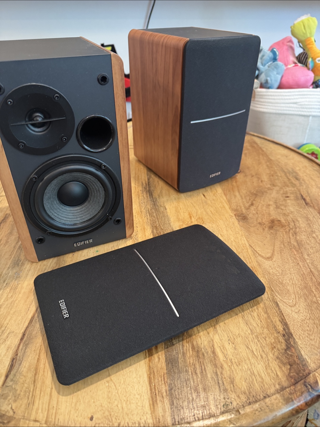 Edifier R1280DBs Speakers - Excellent Condition - photo 3