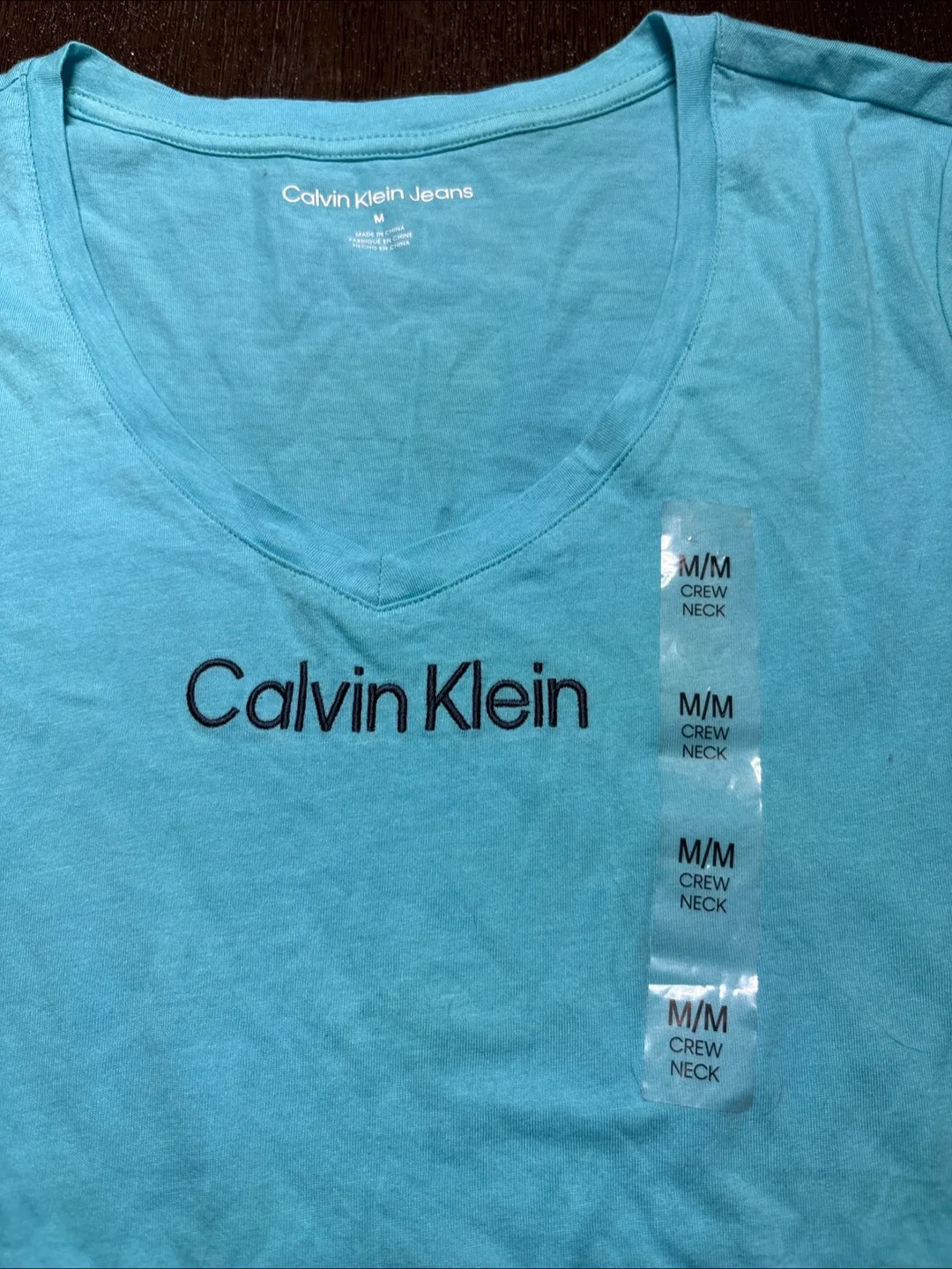 NEW Calvin Klein Jeans  logo Crew Neck Tee - Size M image indicator(2)