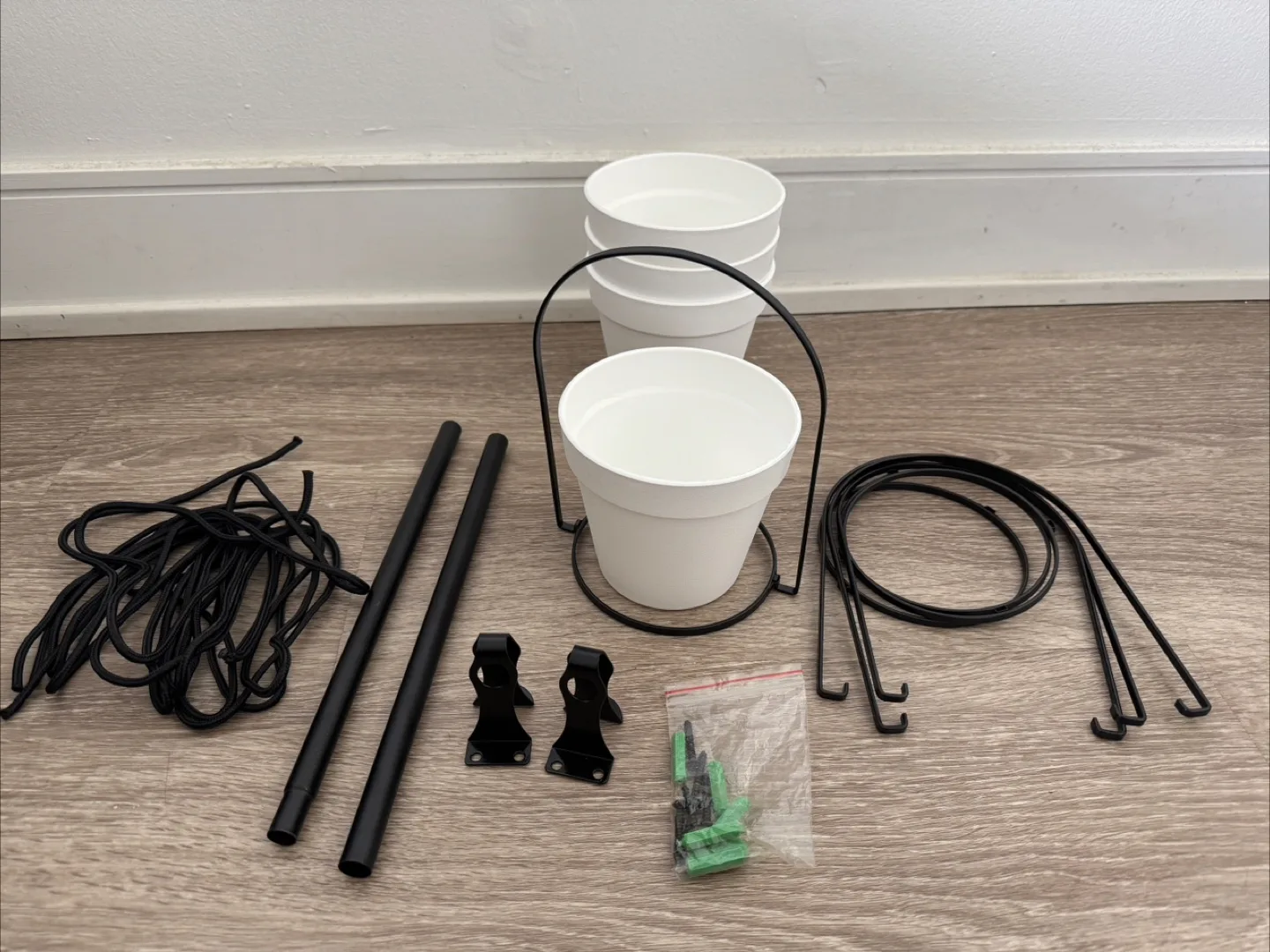 Hanging Plant Holder with 4 Pots image indicator(4)