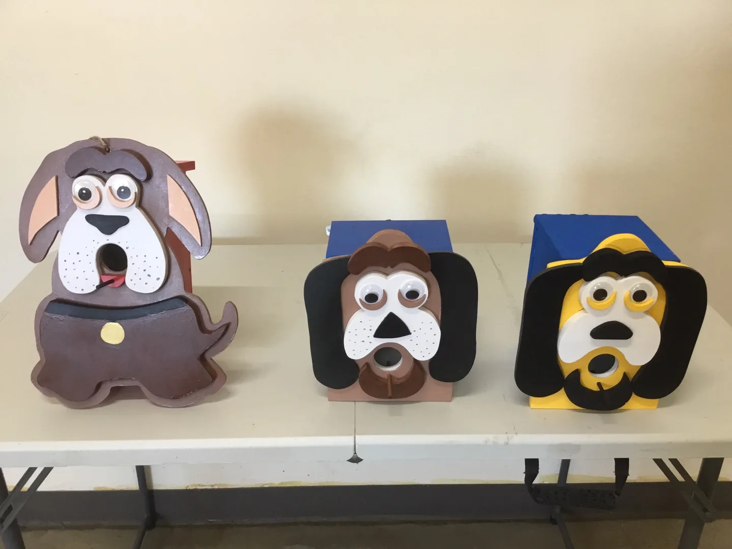 Dog-themed birdhouses thumbnail
